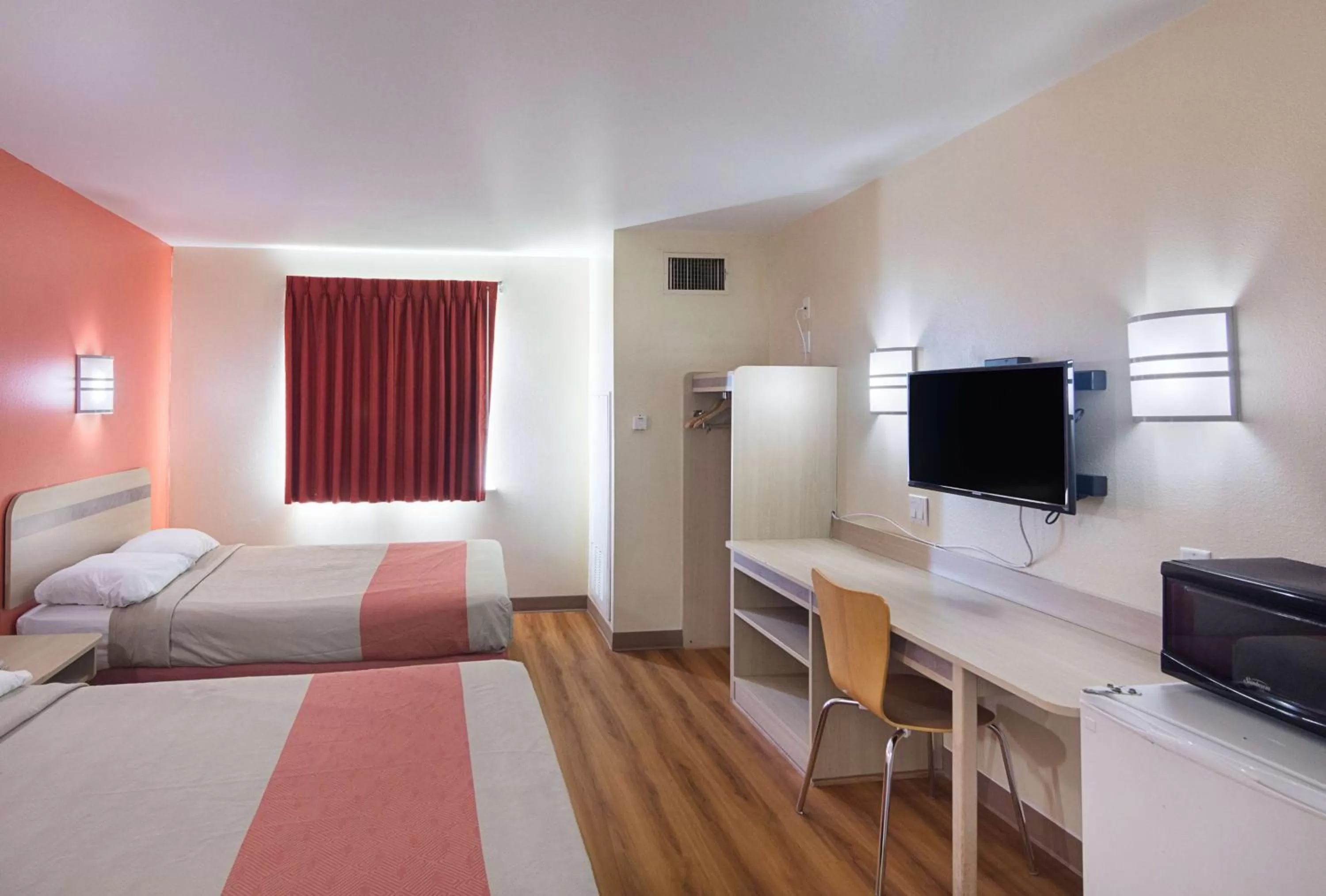 Bedroom, Bed in Motel 6-Terrell, TX