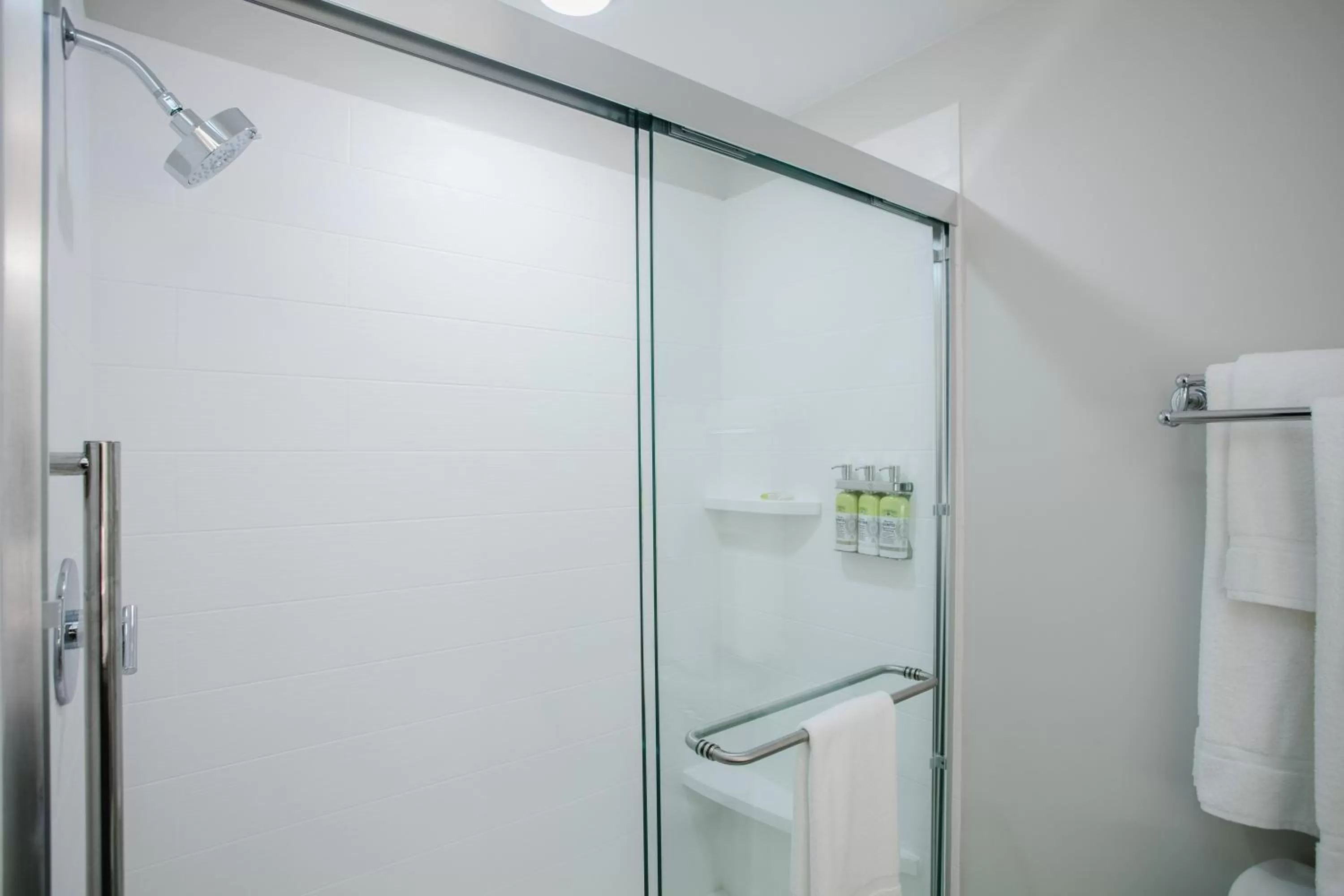 Bathroom in Holiday Inn Express & Suites Oakhurst-Yosemite Park Area by IHG