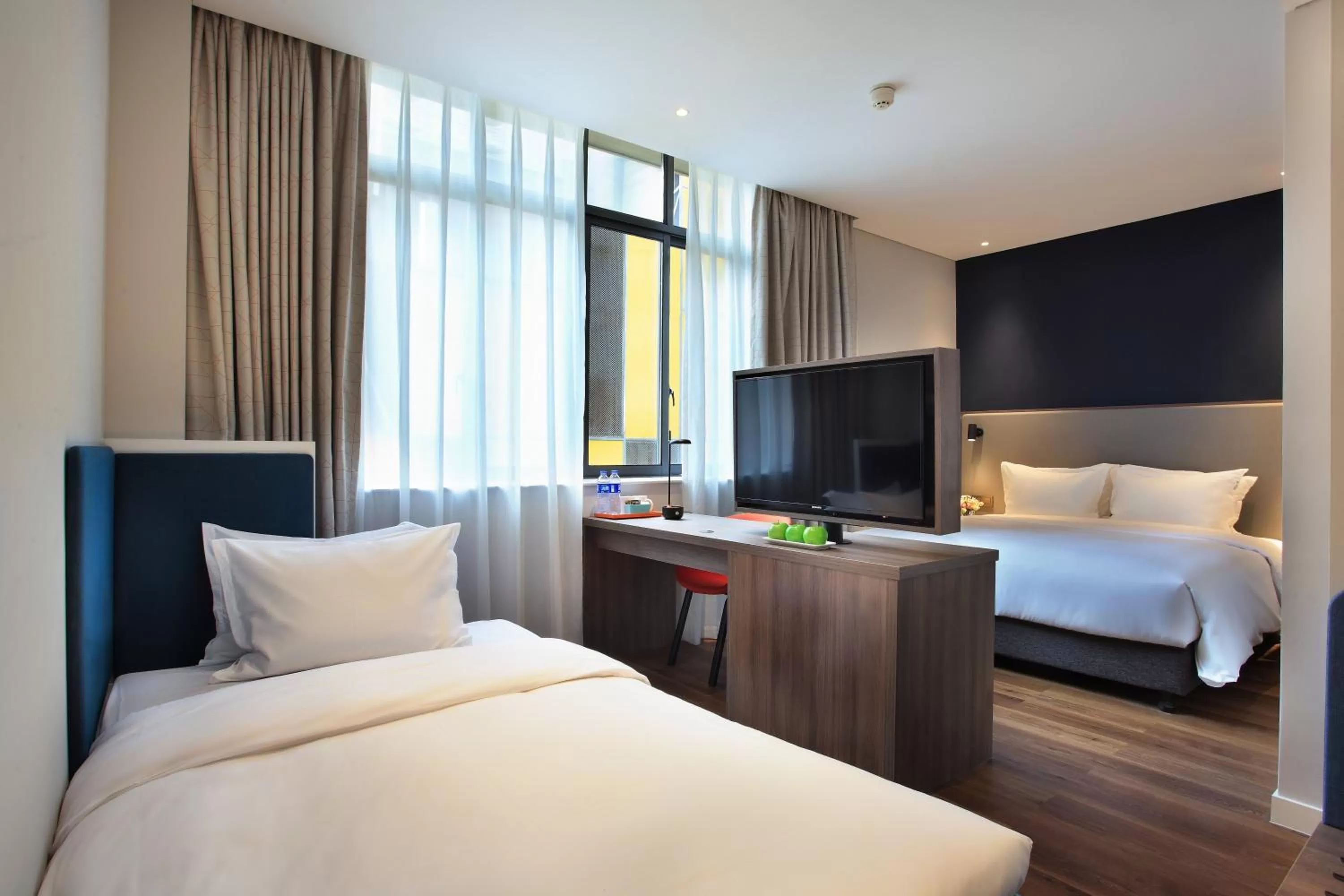 Photo of the whole room, Bed in Holiday Inn Express Guilin City Center by IHG