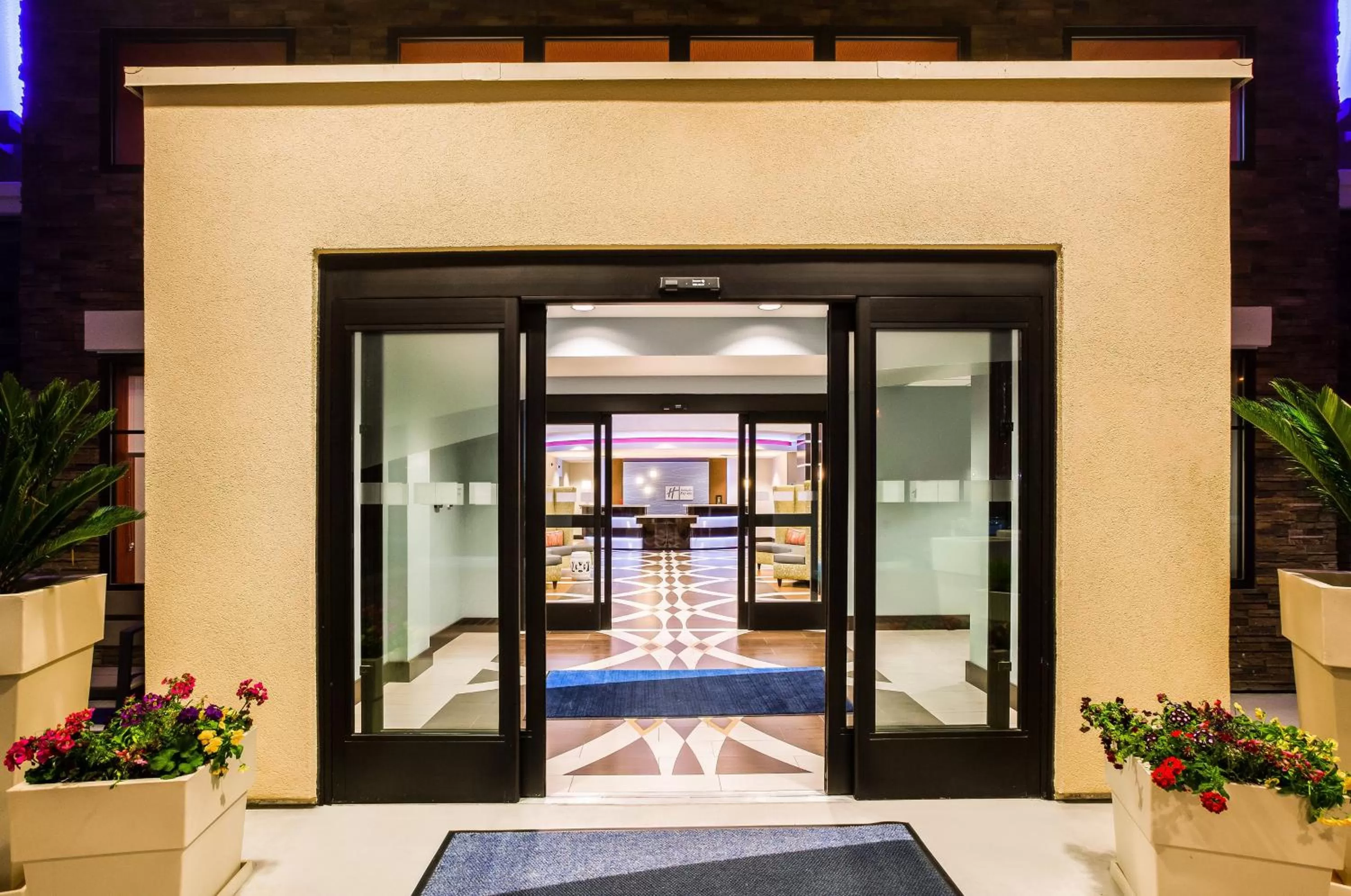 Property building in Holiday Inn Express & Suites Eureka by IHG