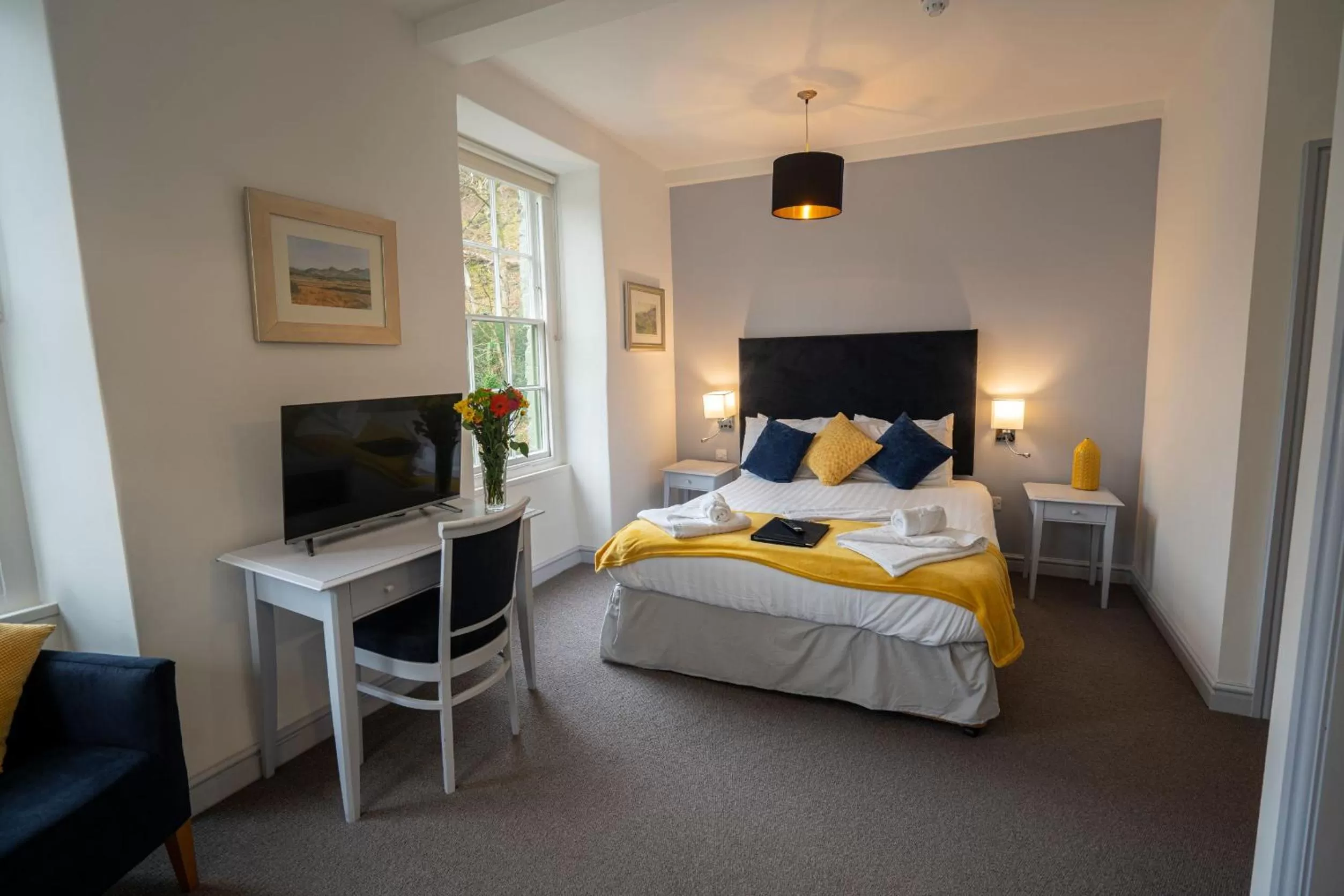 Bedroom, Bed in Grapes Hotel, Bar & Restaurant Snowdonia Nr Zip World