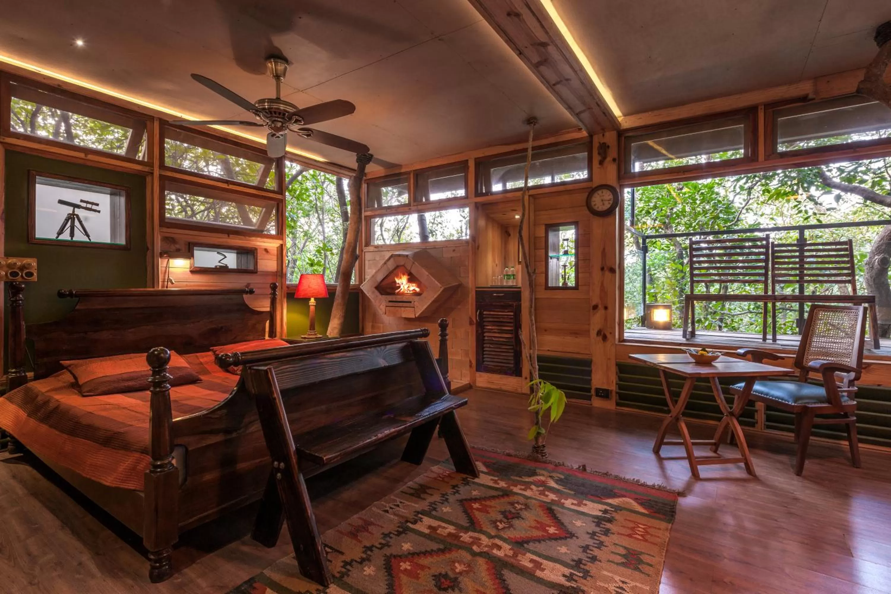 Photo of the whole room in The Machan