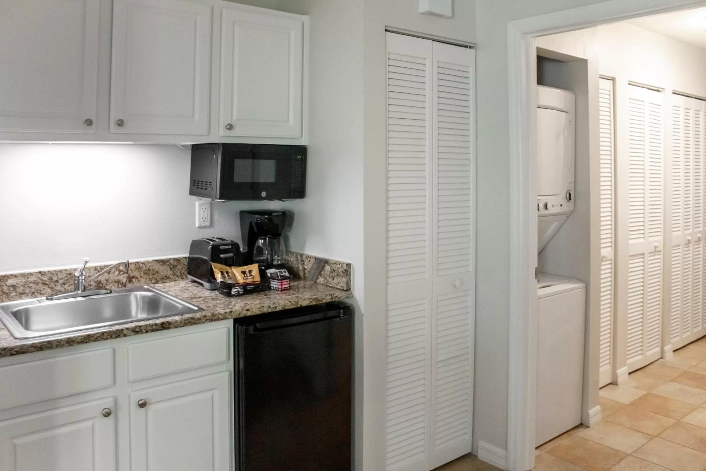Kitchen or kitchenette in Barefoot'n Resort