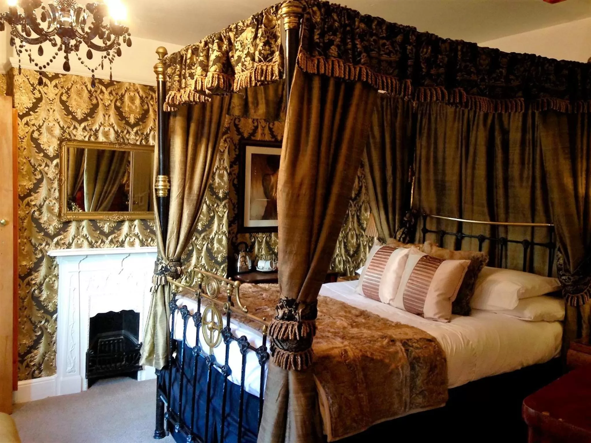 Bedroom, Bed in The Old Registry guest house