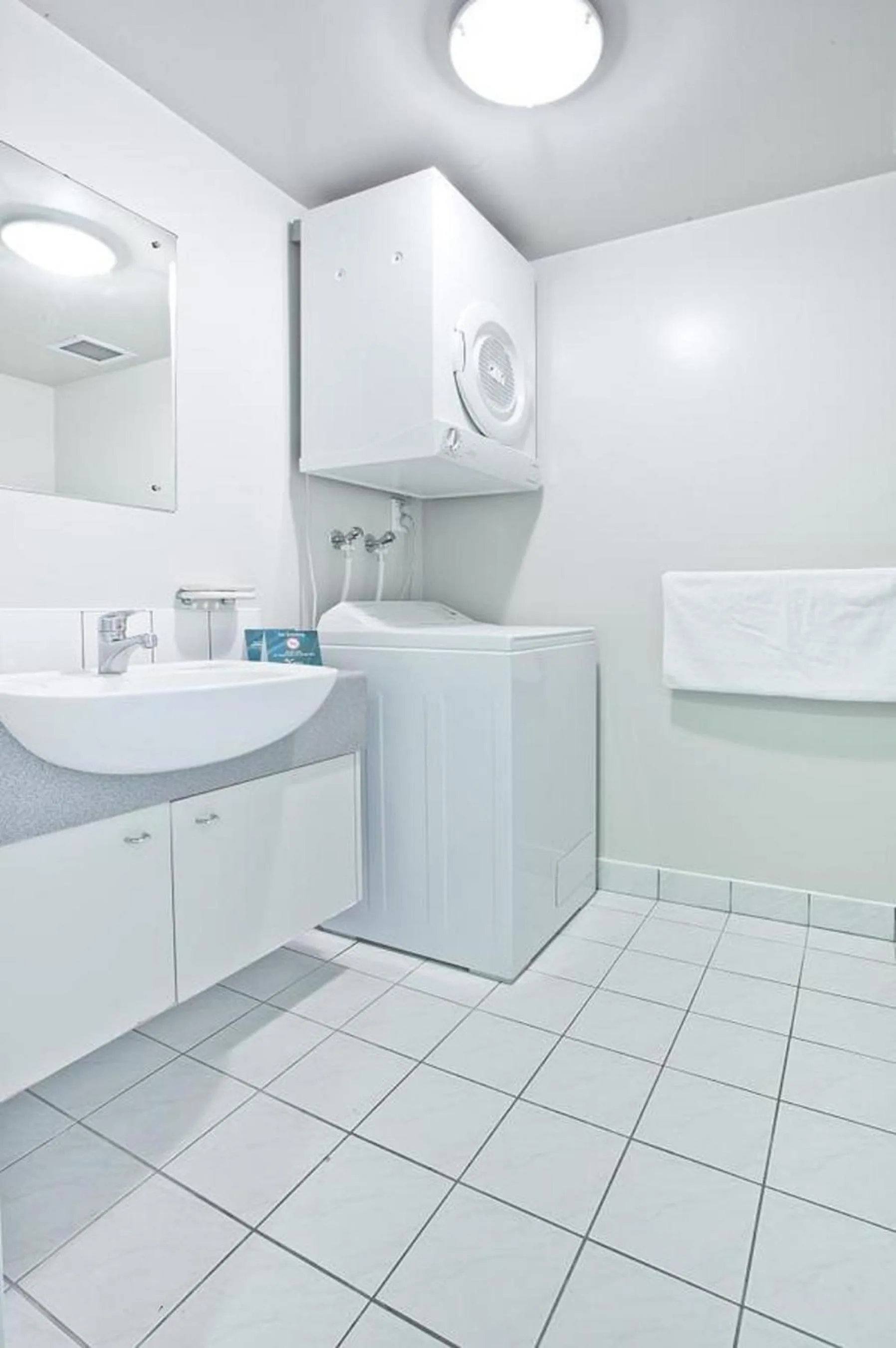 Triple Room with Private Bathroom in Crown on Cintra Lane