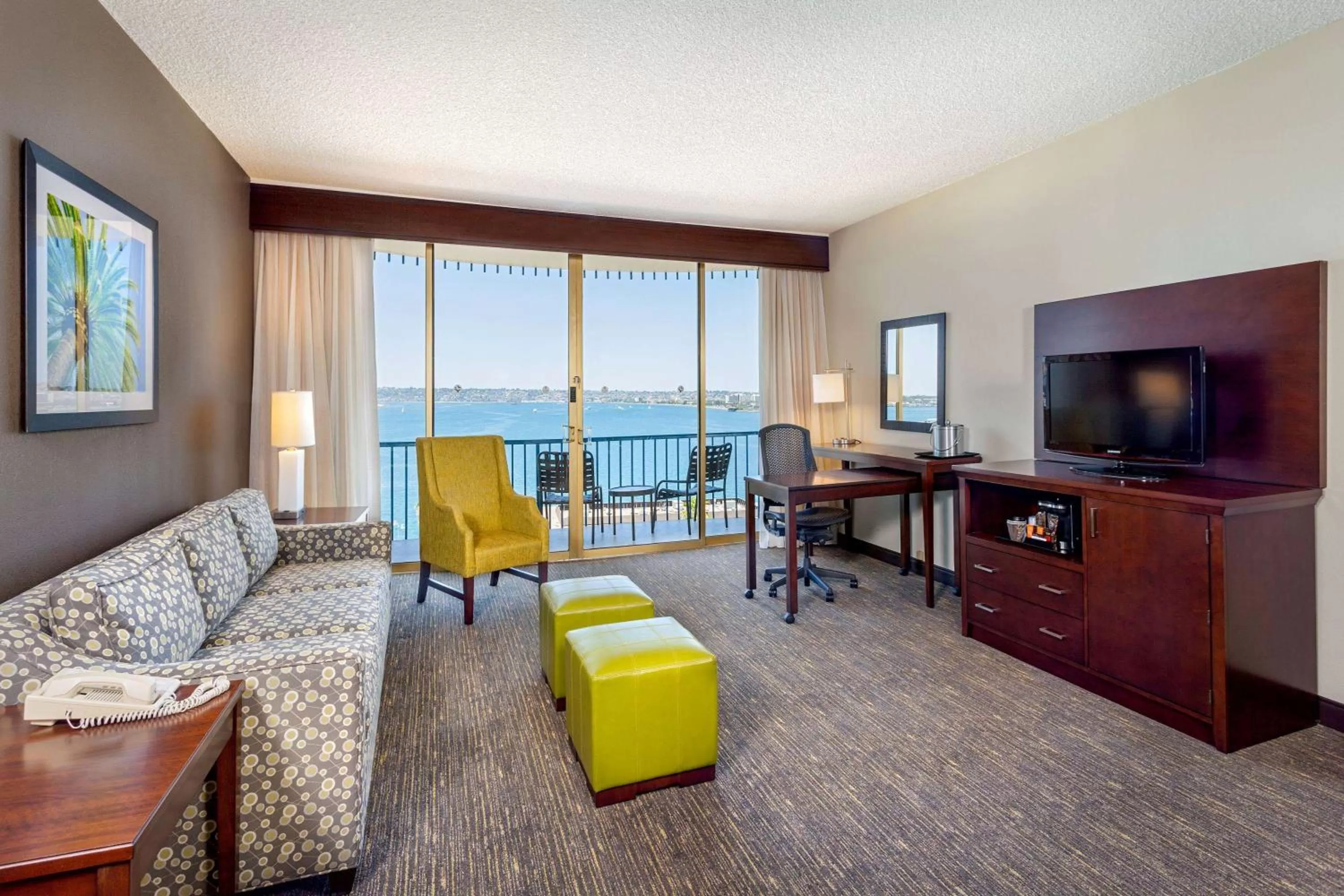 Photo of the whole room in Wyndham San Diego Bayside