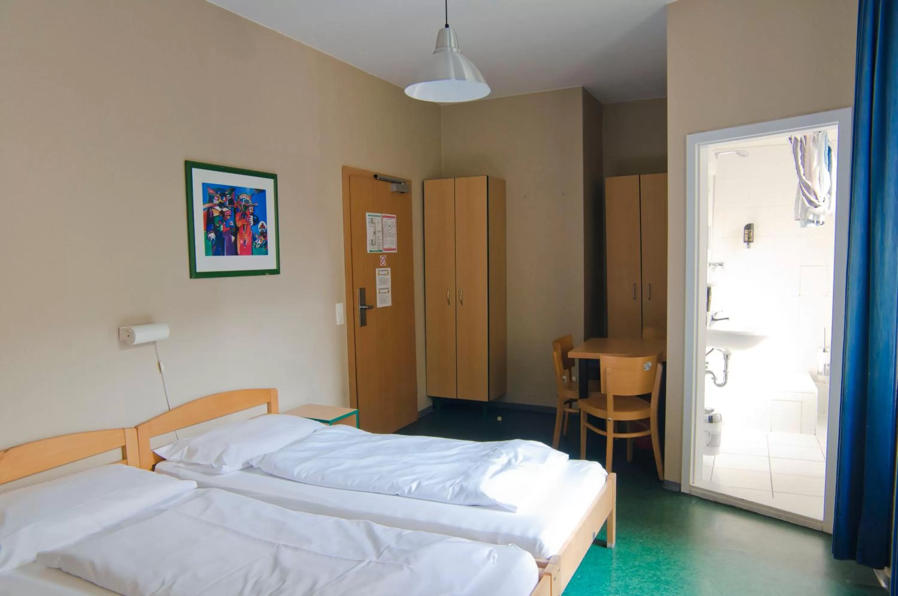 Staff, Bed in Happy Hotel Berlin