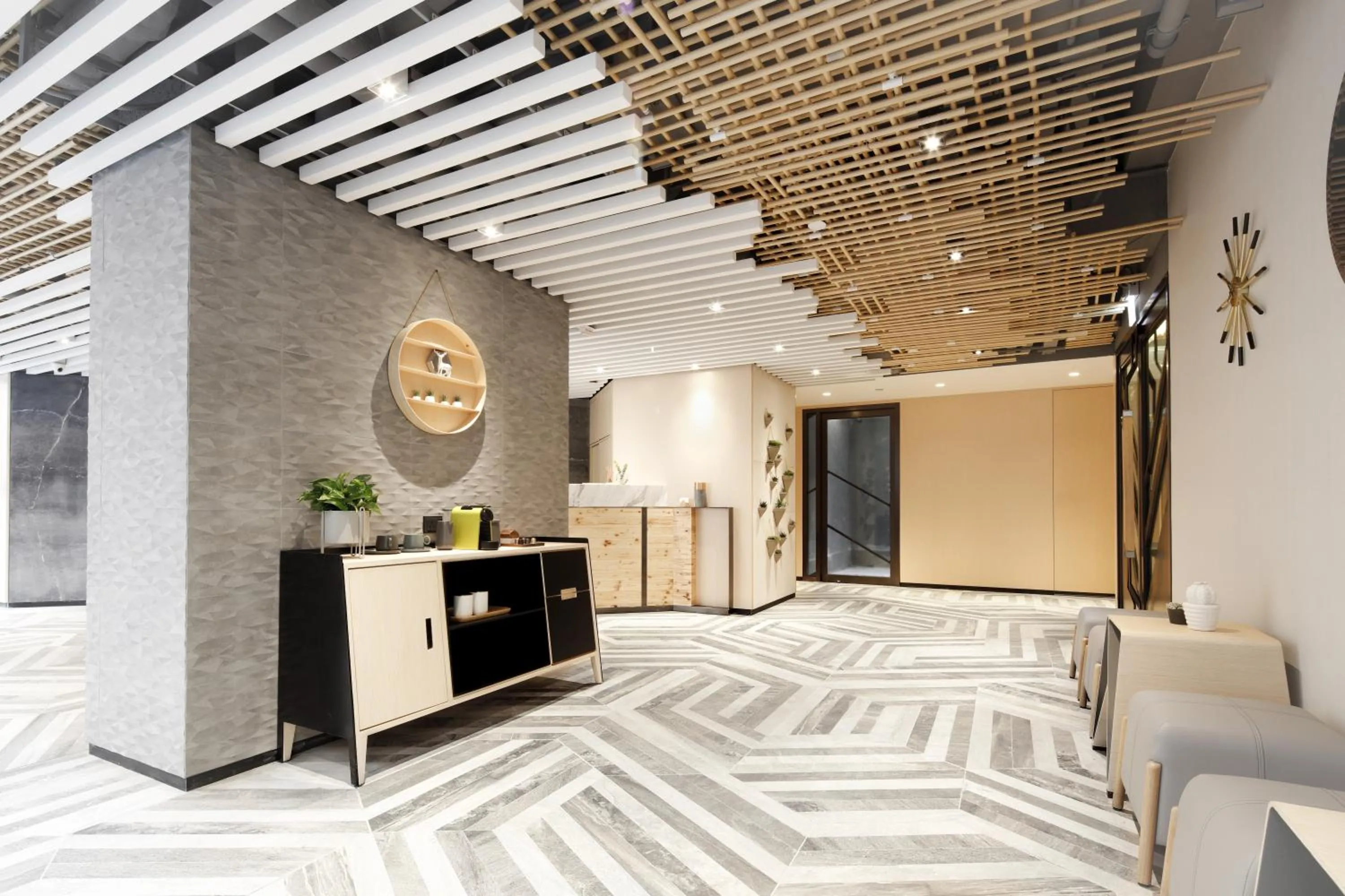 Lobby or reception, Bed in Hotel Ease Access Tsuen Wan