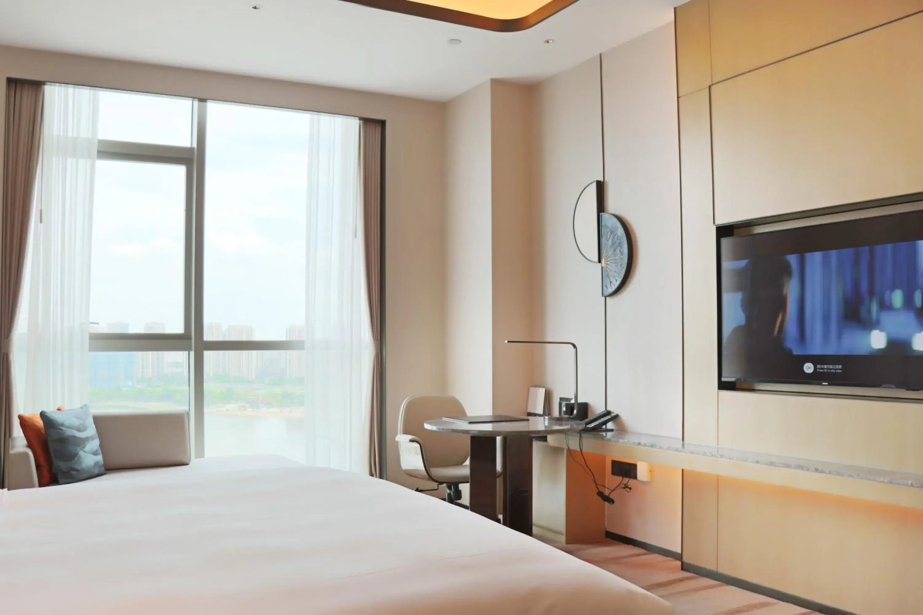 Deluxe Executive Room with Lake View and Lounge Access in Pullman Suzhou Taicang Deluxe Executive Room with Lake View and Lounge Access in Pullman Suzhou Taicang