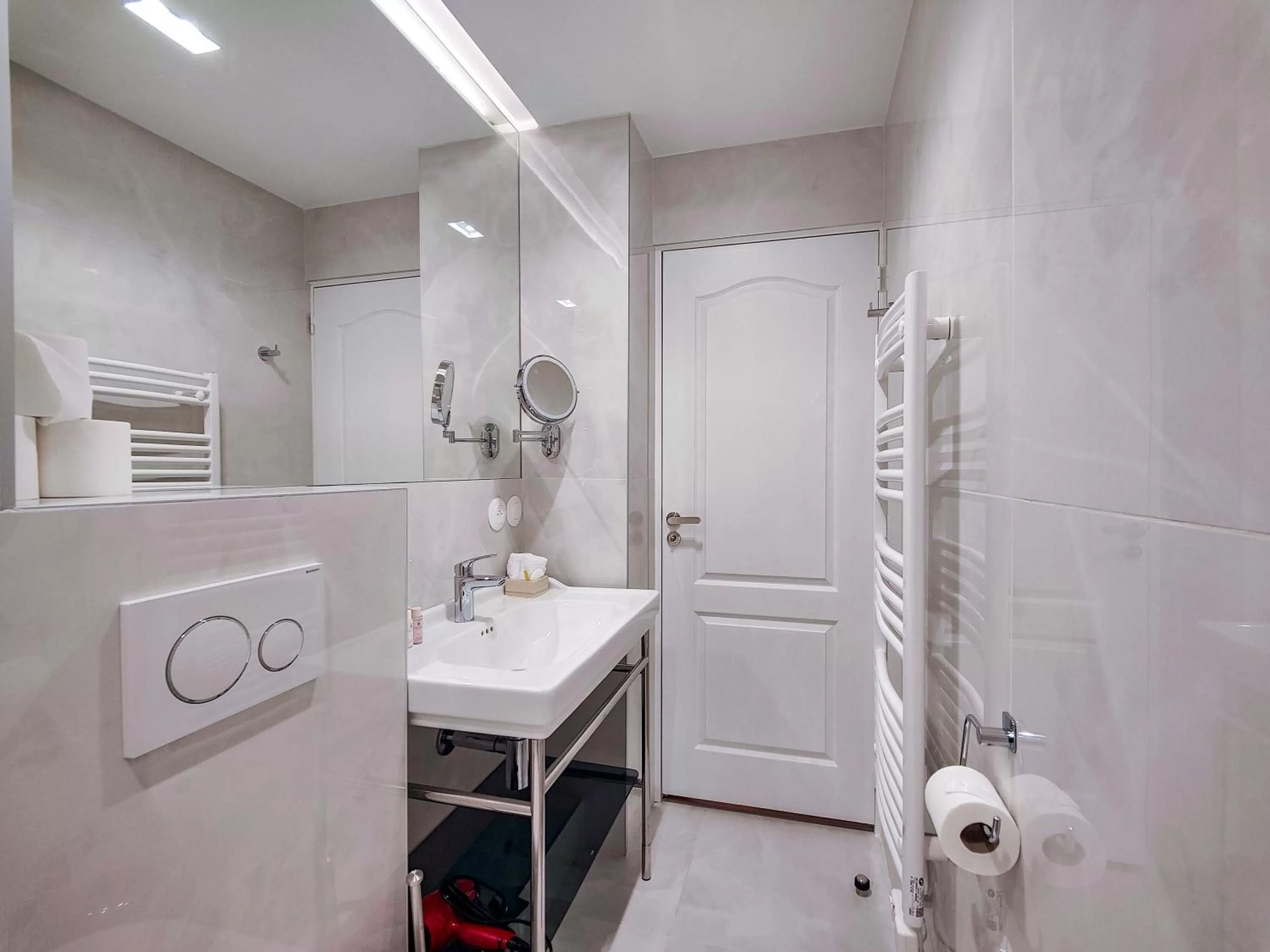 Bathroom in Hotel Aparthotel AMMI Nice Lafayette