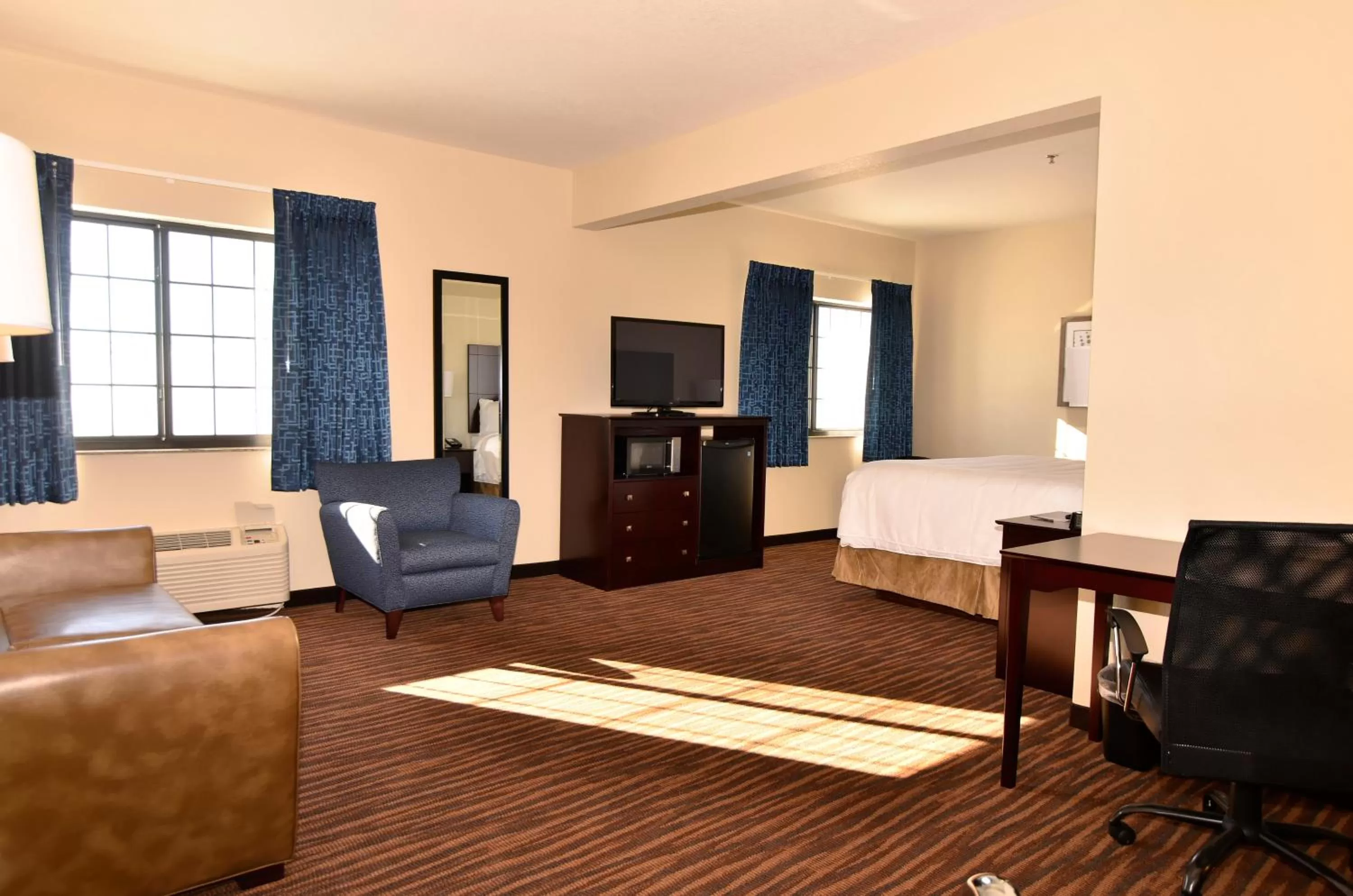 TV and multimedia in Cobblestone Inn & Suites - Holstein