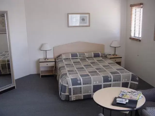 Deluxe Room with Spa Bath in St Marys Park View Motel Deluxe Room with Spa Bath in St Marys Park View Motel