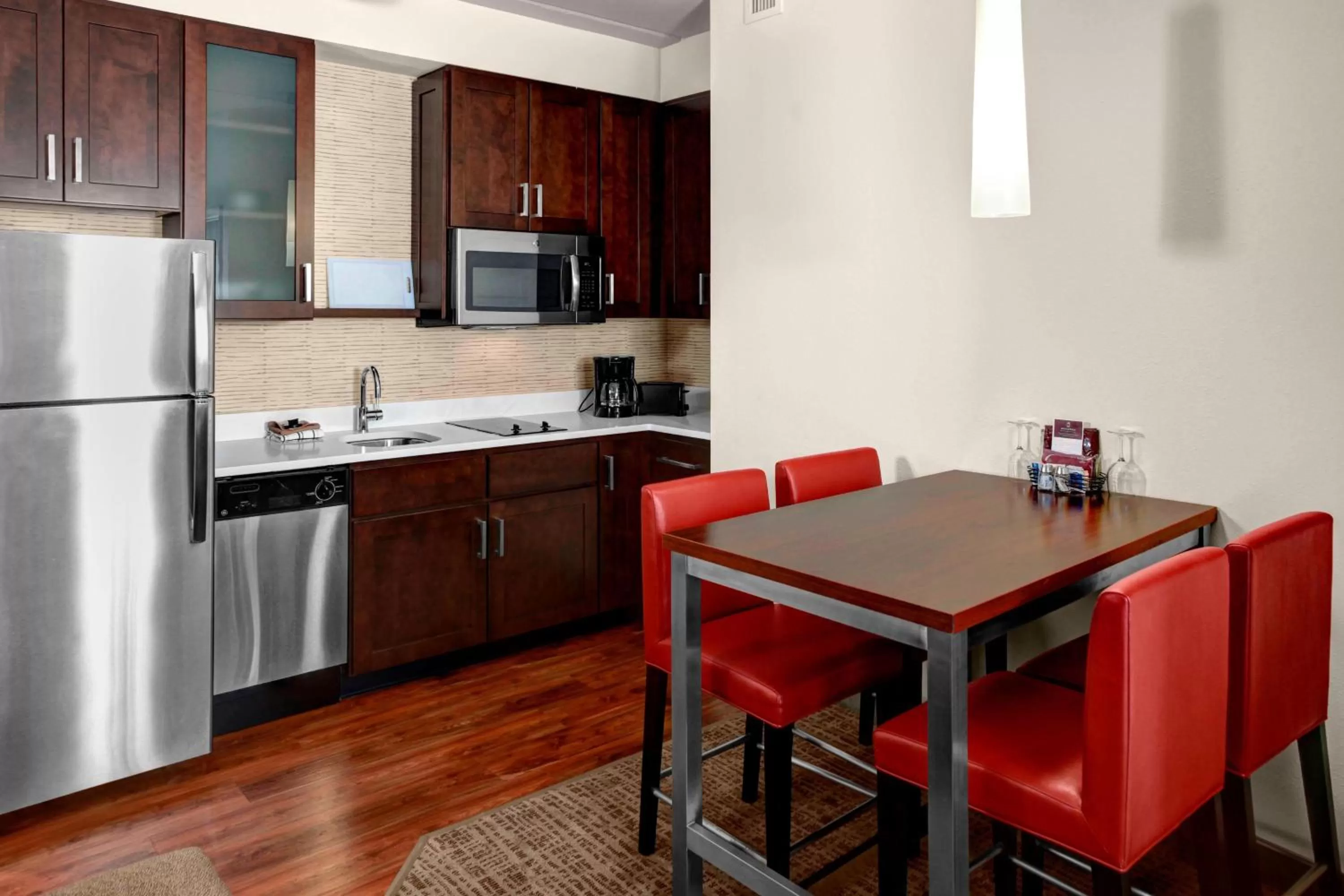 Kitchen or kitchenette in Residence Inn by Marriott Philadelphia Airport