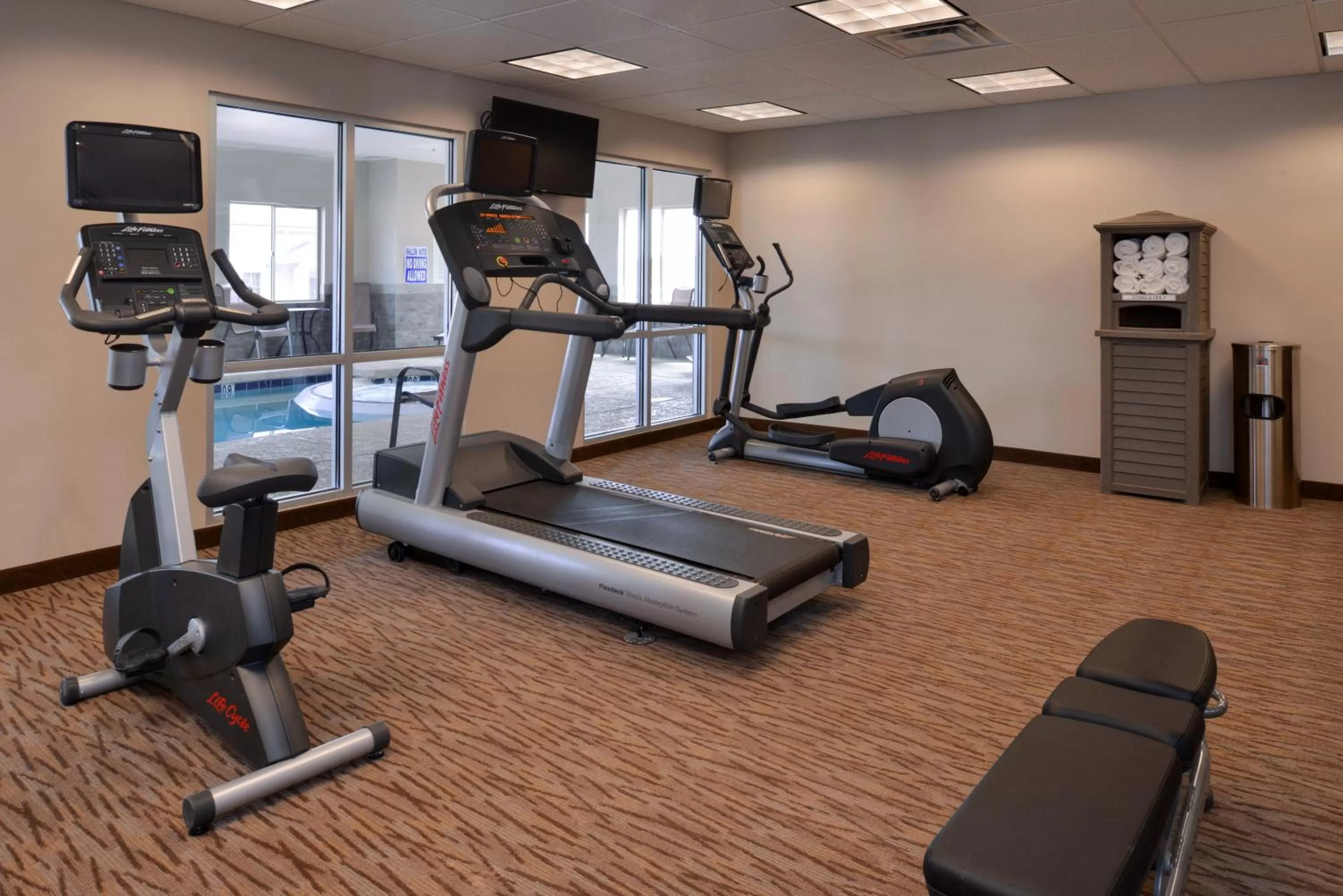 Fitness centre/facilities in Holiday Inn Express & Suites Williams by IHG