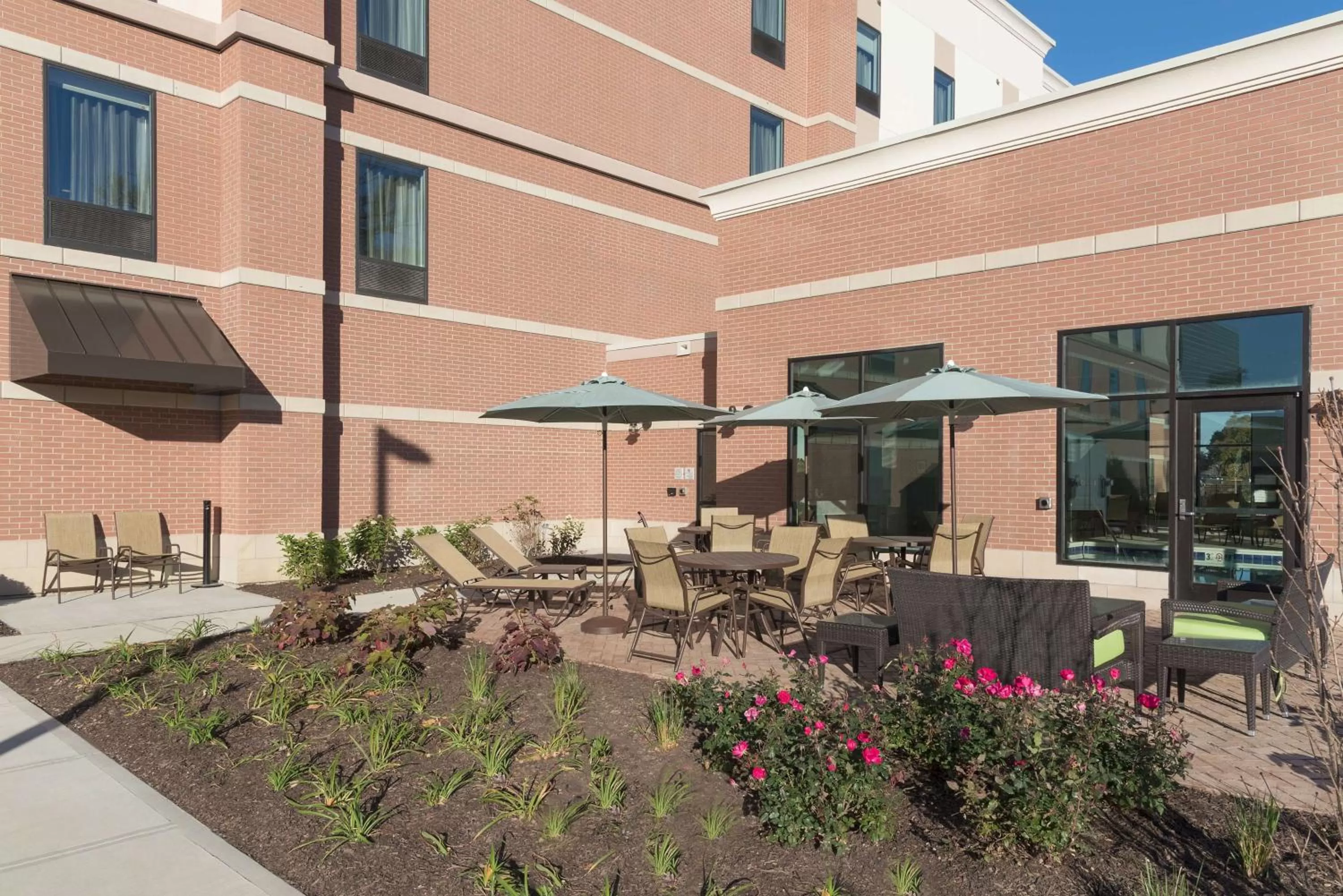 Patio in Hampton Inn & Suites by Hilton Chicago Schaumburg IL