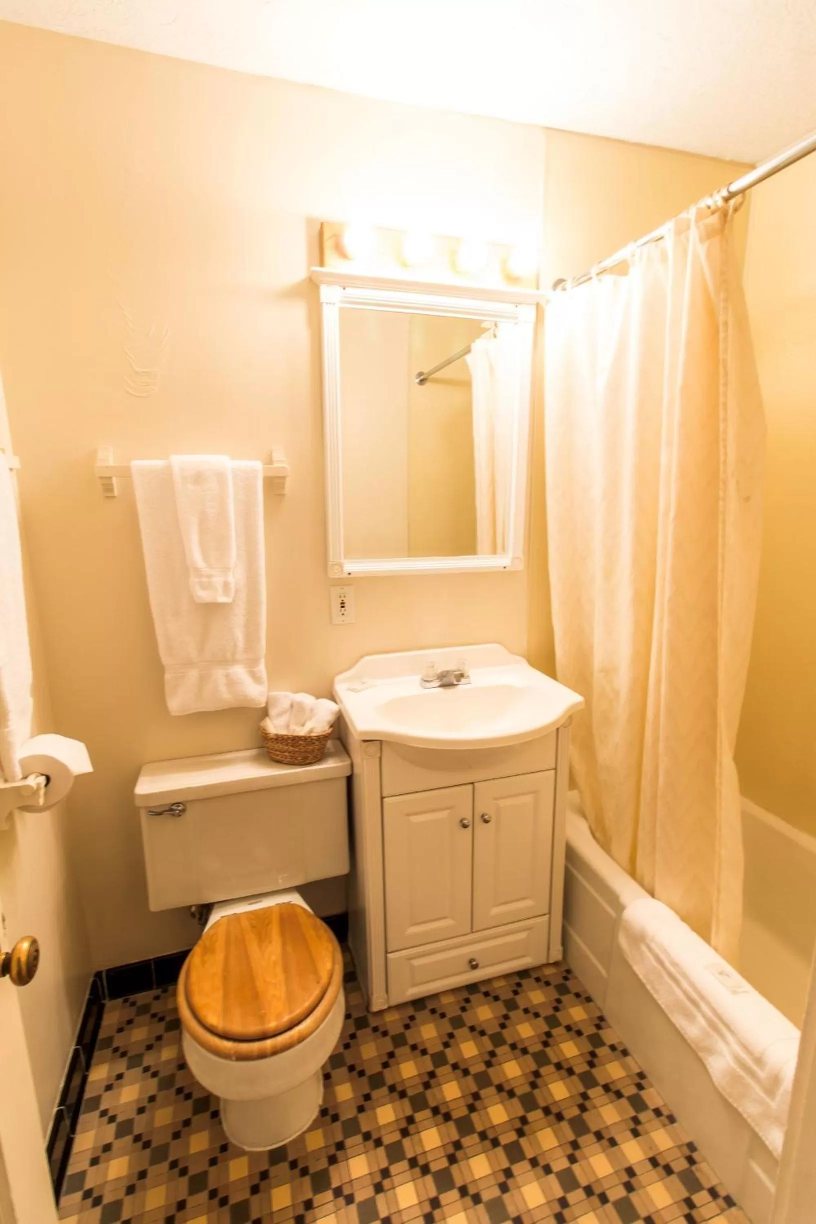 Bathroom in Colter's Lodge