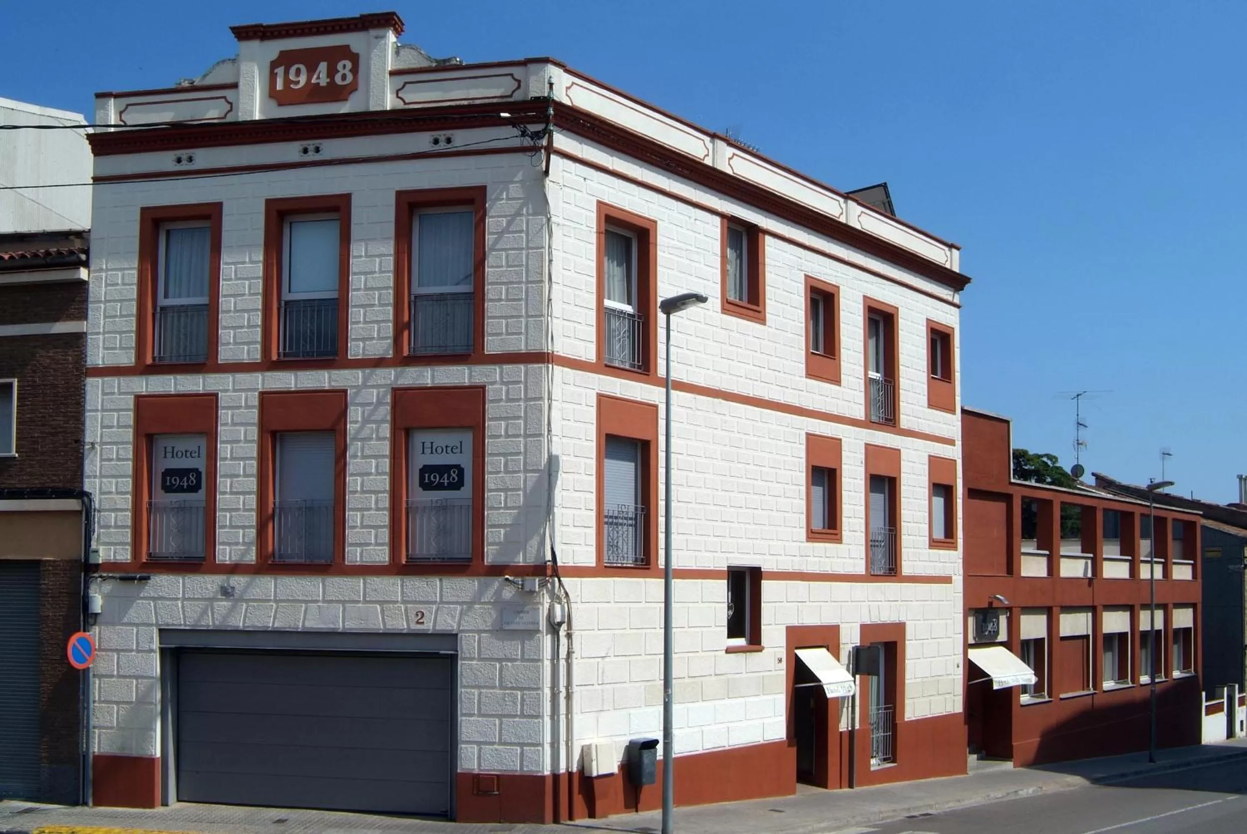 Facade/entrance in Hotel 1948 Manresa