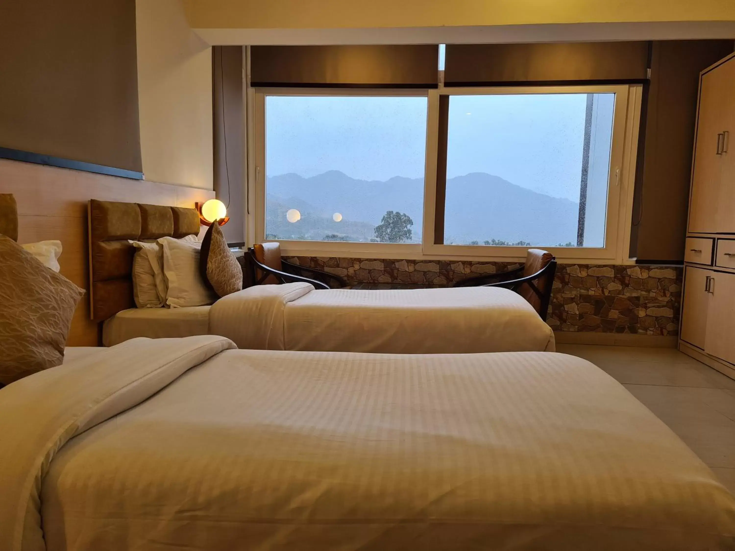 Superior Double or Twin Room with Mountain View in Hotel Rajpur Heights Superior Double or Twin Room with Mountain View in Hotel Rajpur Heights