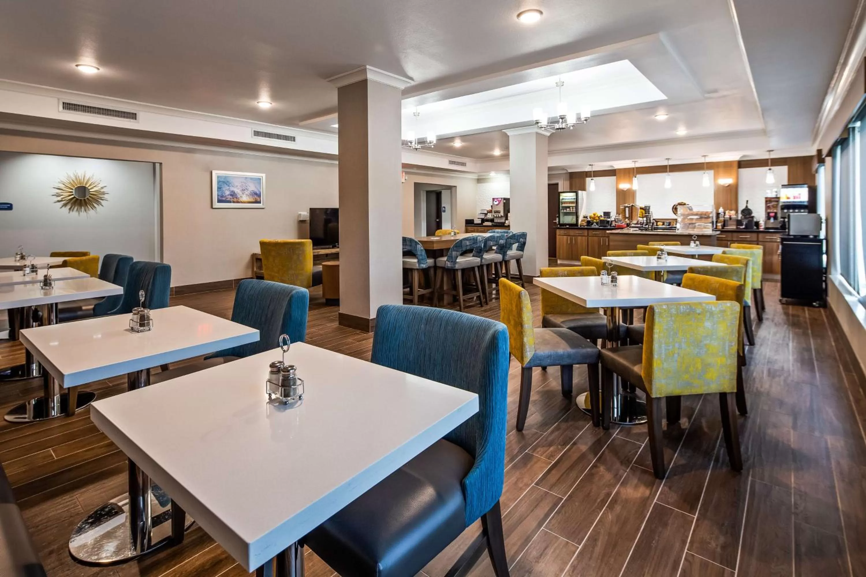 Restaurant/places to eat in Best Western Plus Longview – University Hotel