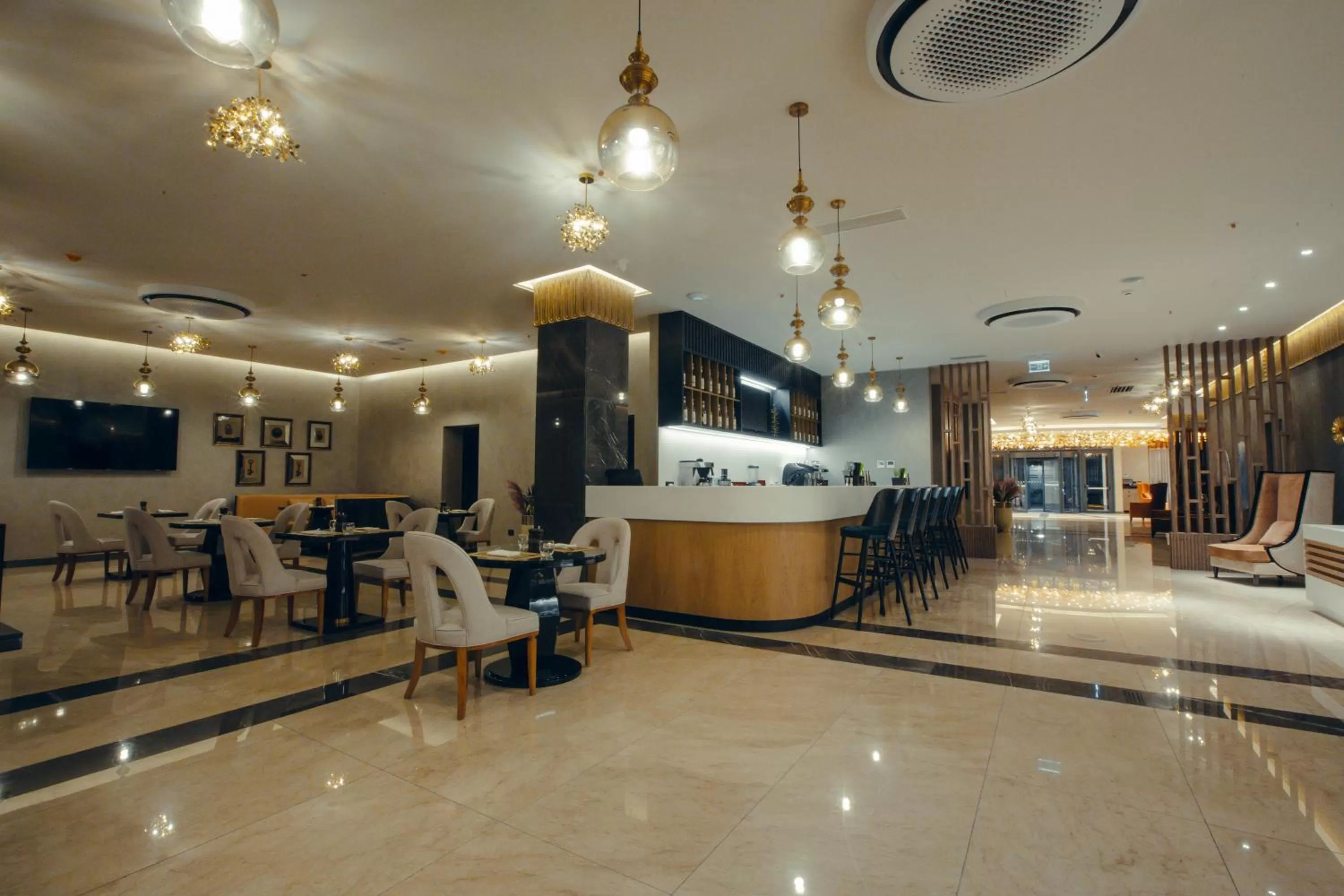 Restaurant/places to eat in Marjan Plaza Hotel