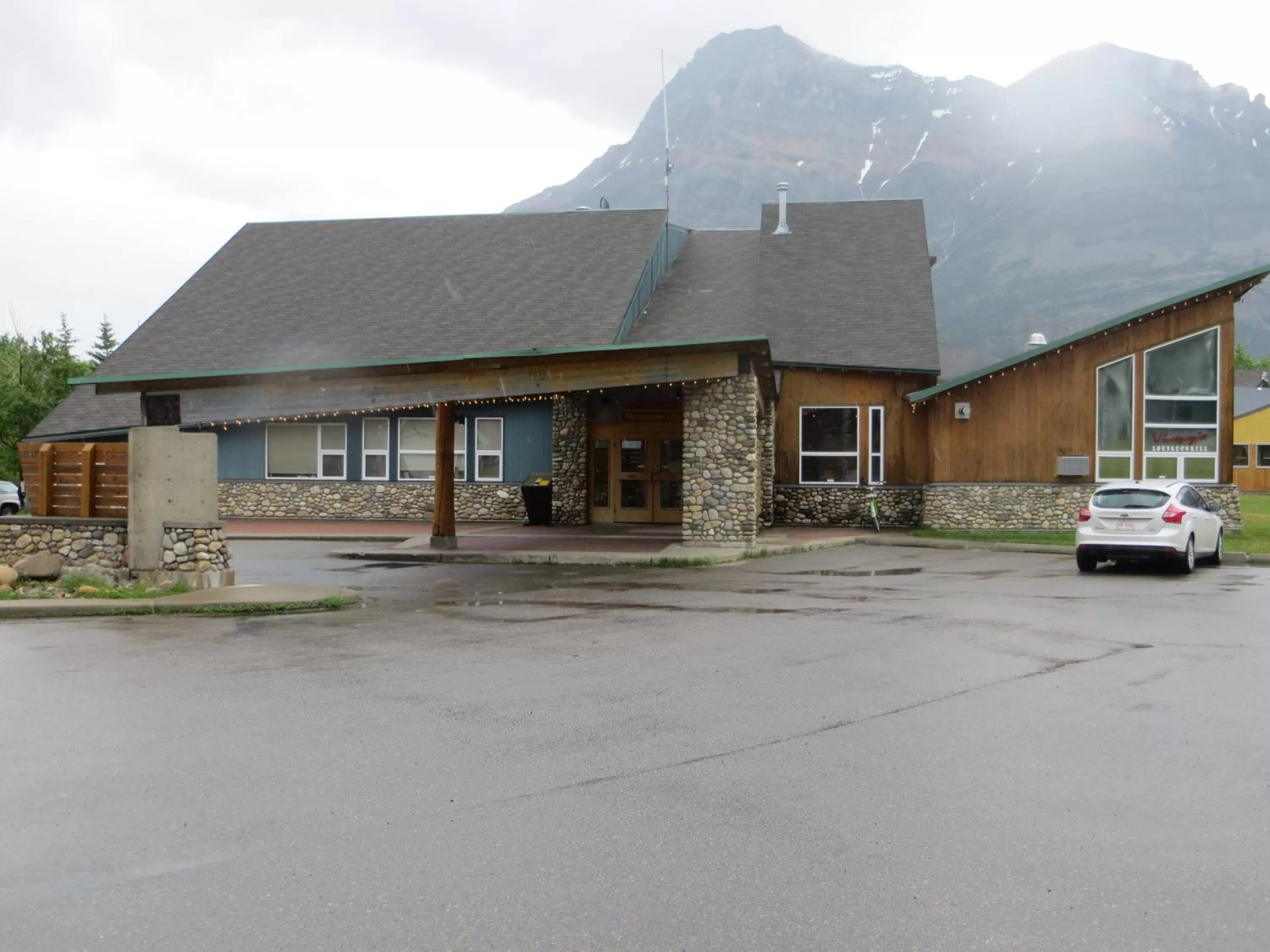 Facade/entrance in Waterton Lakes Lodge Resort