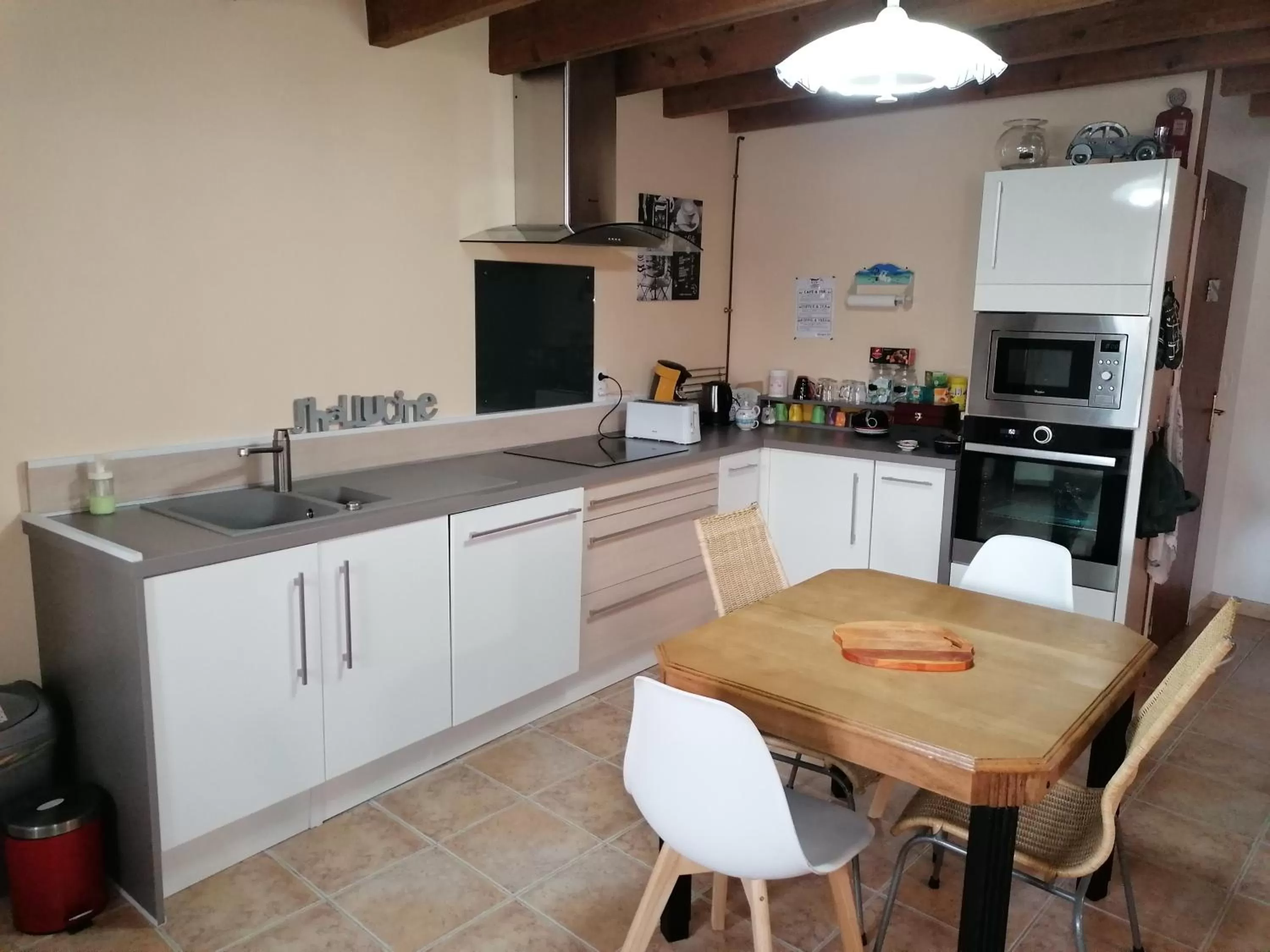 Communal kitchen in La Parisiere