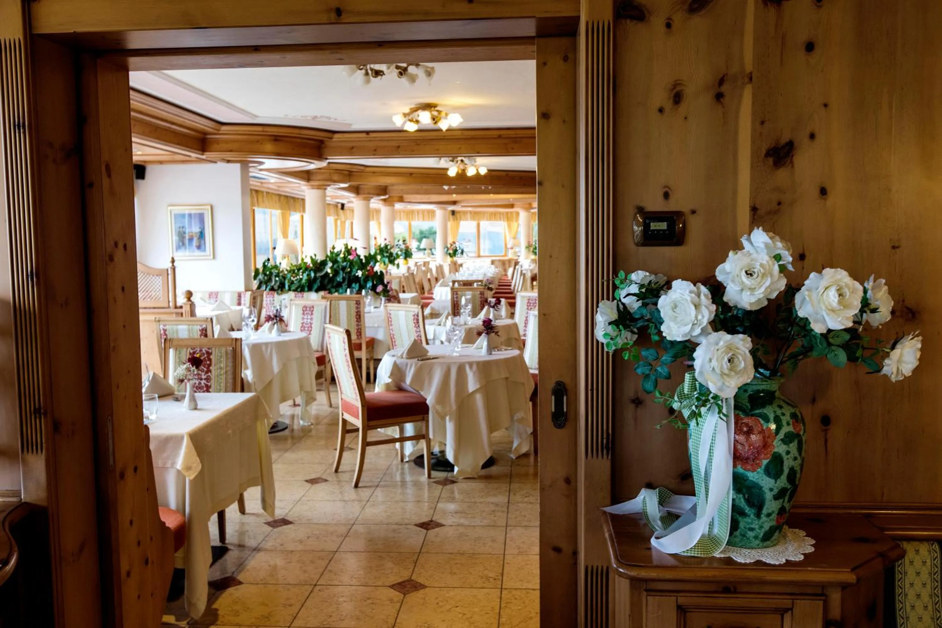 Restaurant/places to eat in Hotel Lagorai Resort & Spa