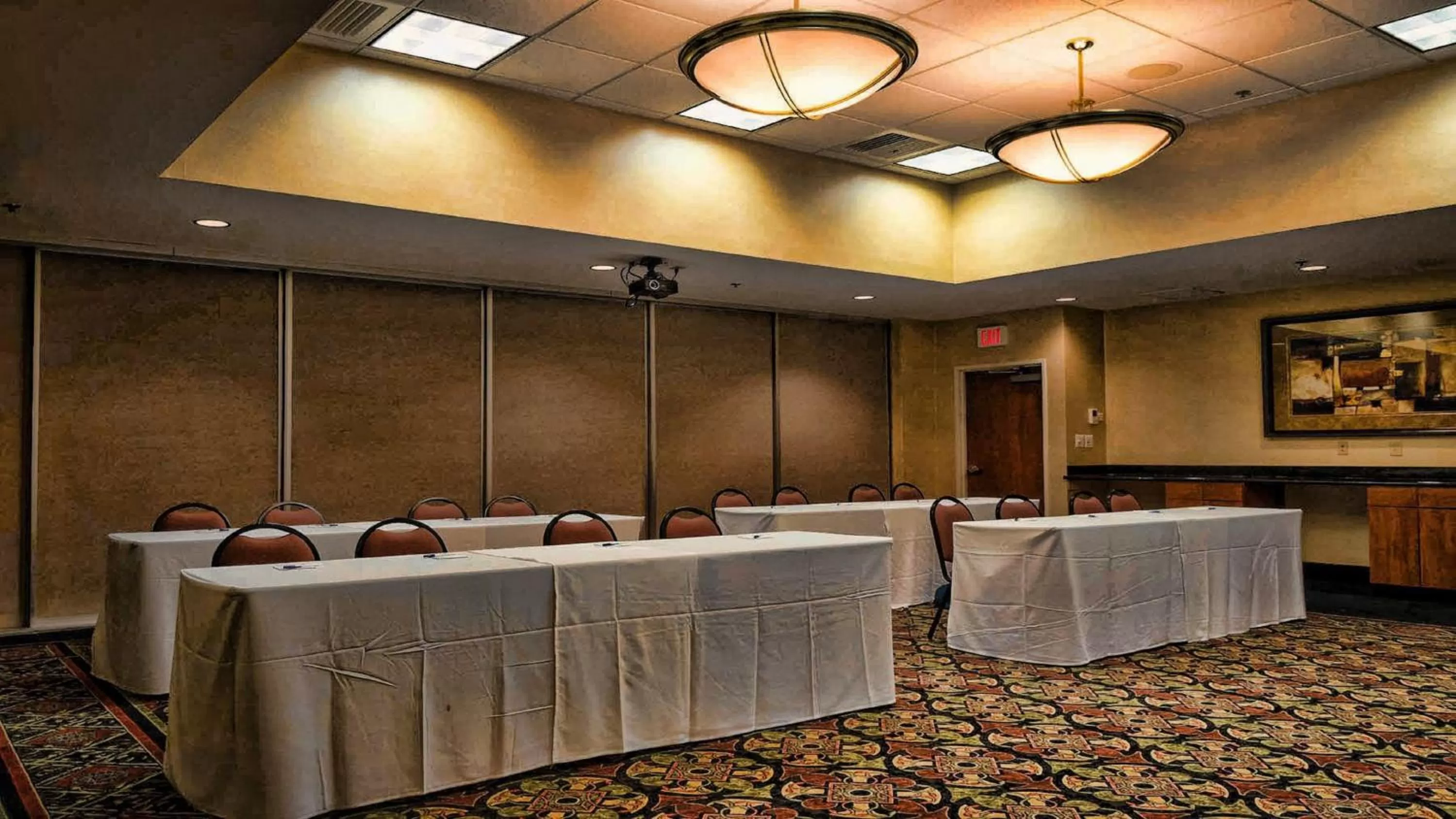 Meeting/conference room in Holiday Inn Express La Plata by IHG