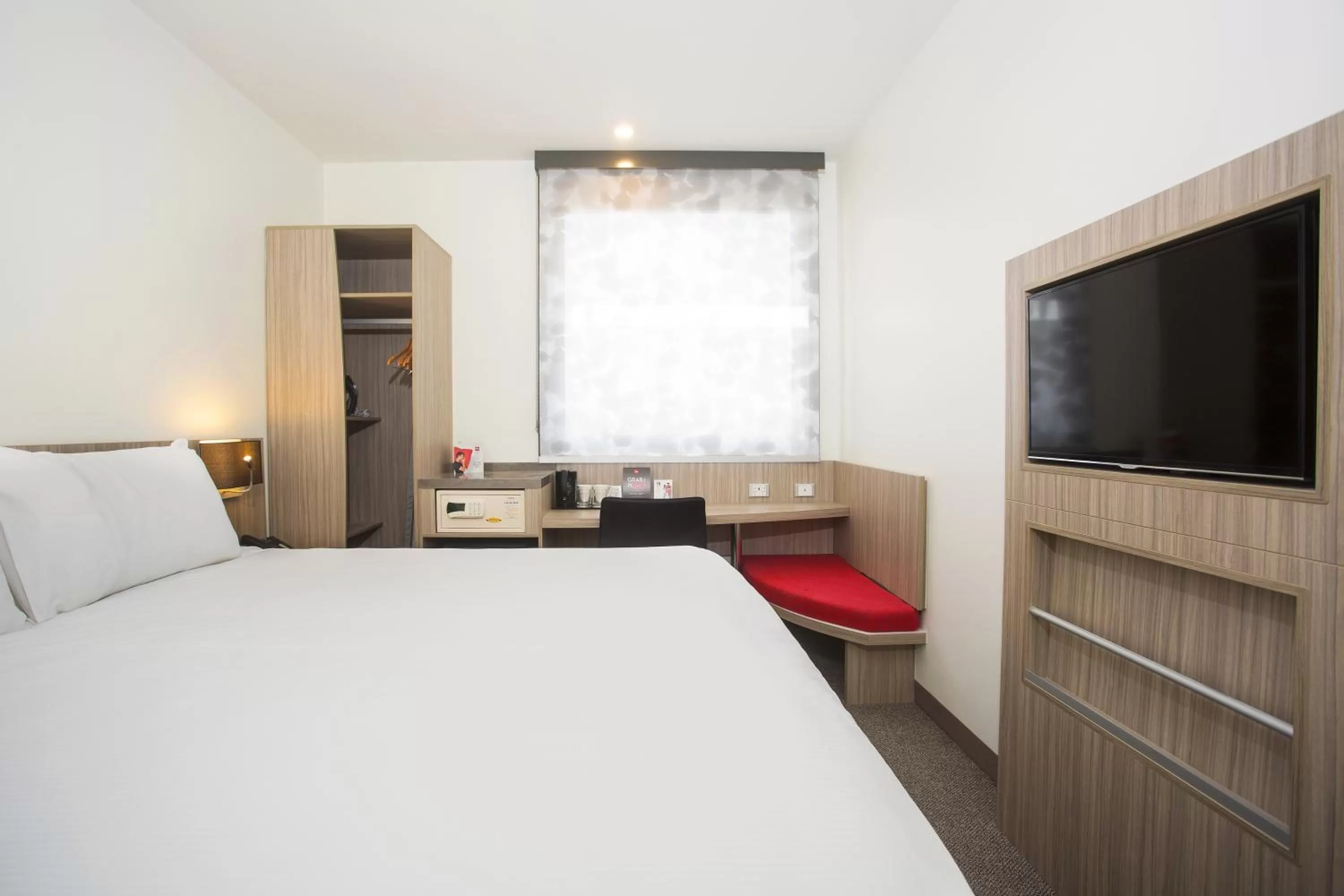 Photo of the whole room, Bed in Ibis Mackay