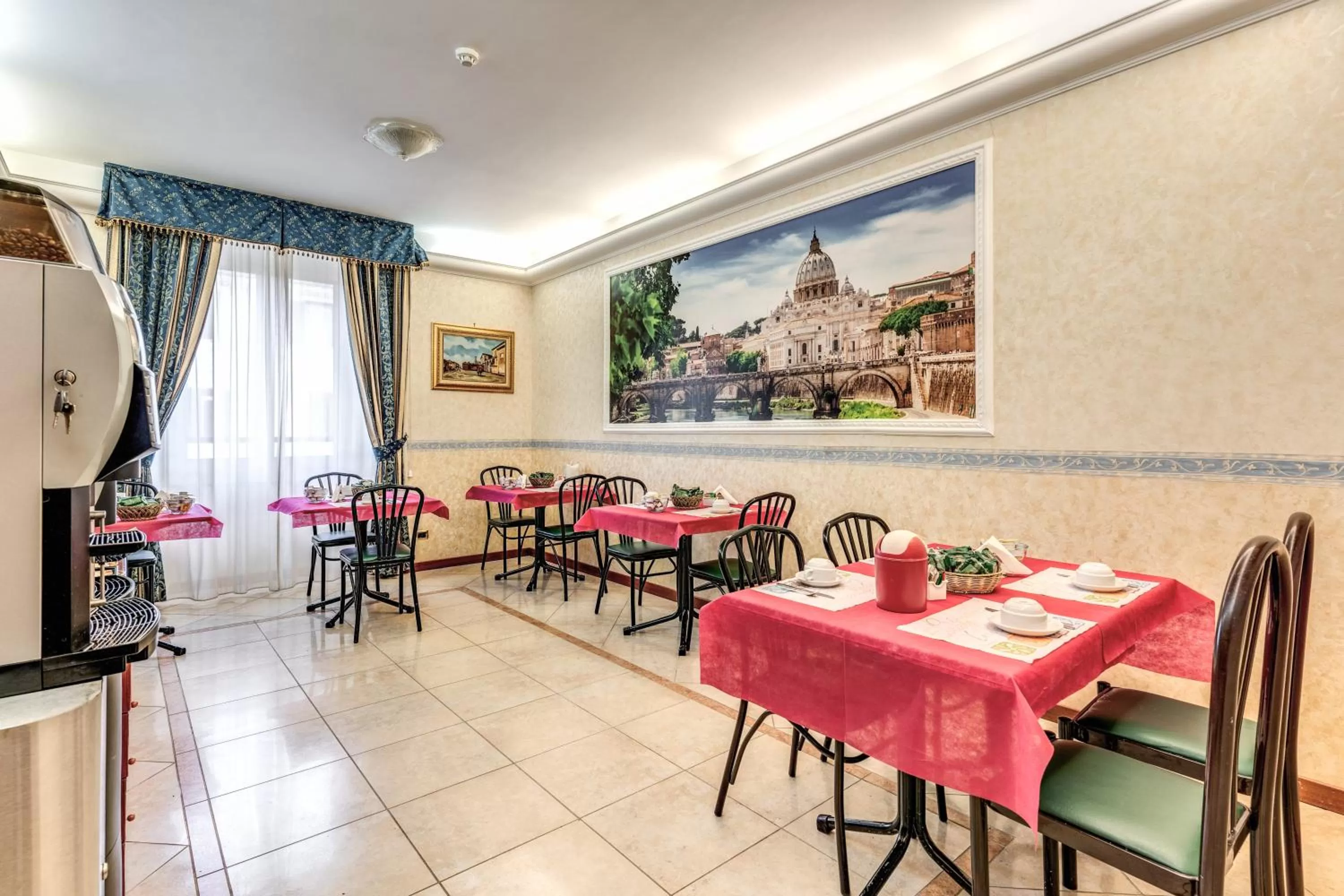 Restaurant/places to eat in Hotel Orlanda