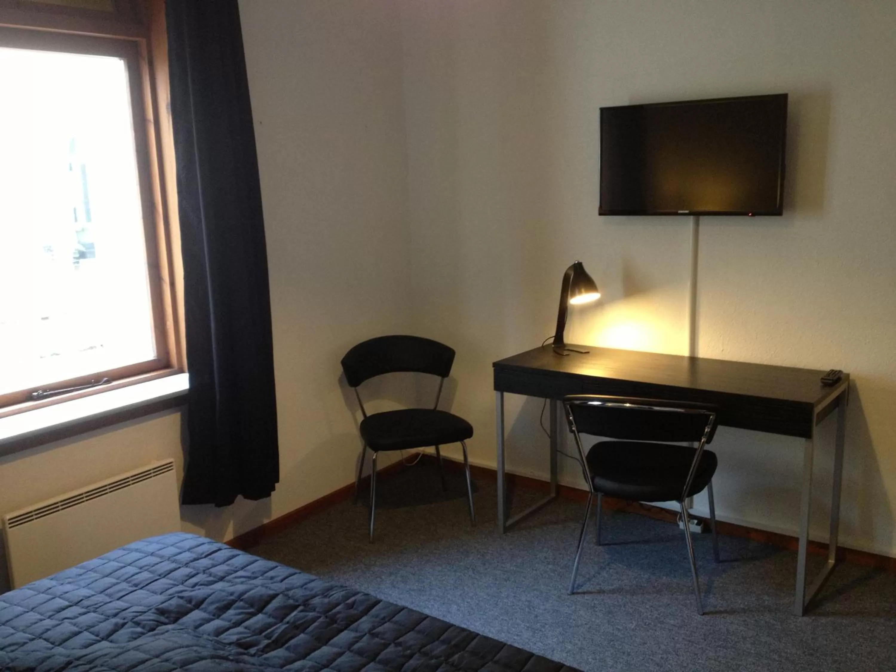 TV and multimedia, TV/Entertainment Center in Kanns Hotel