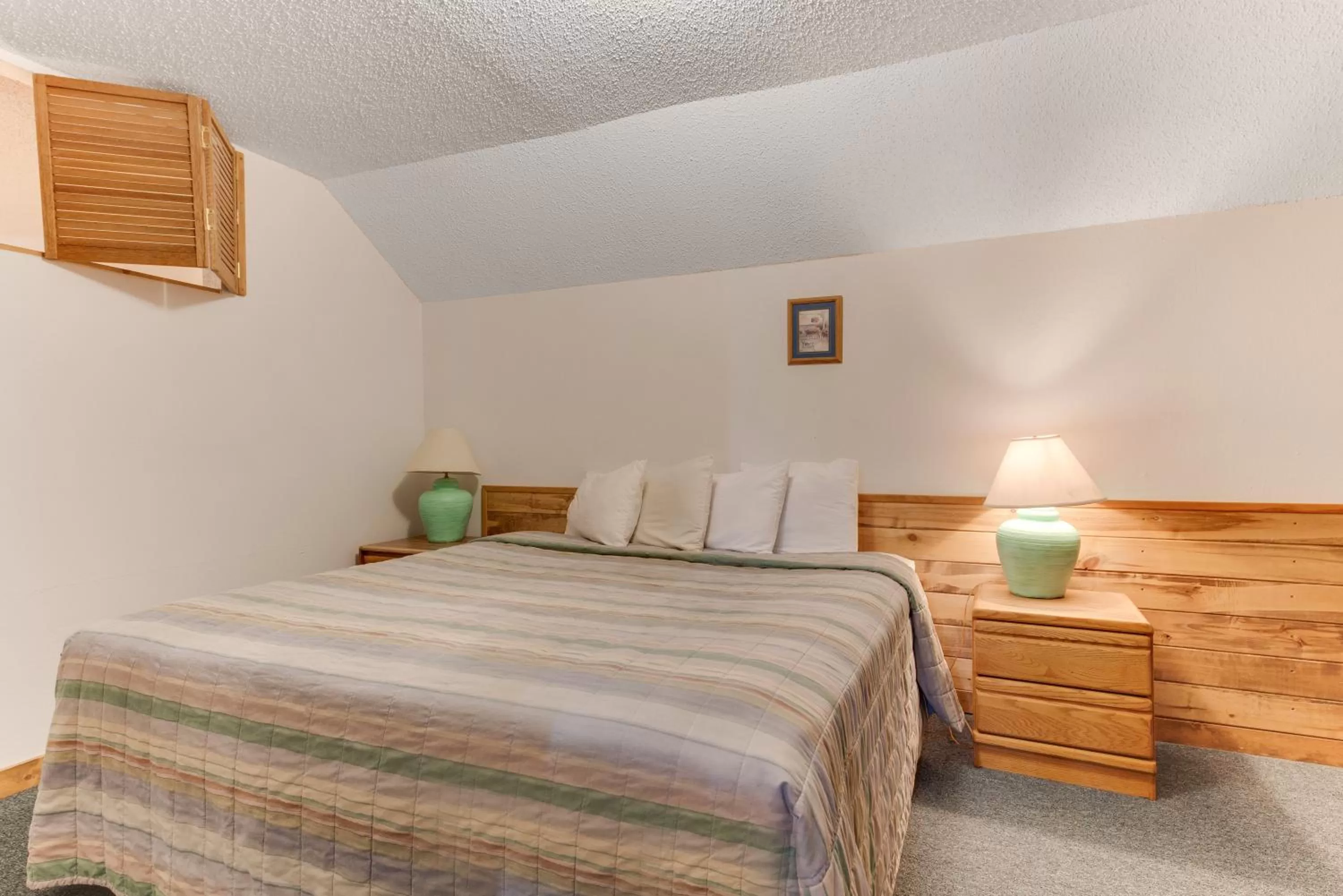 Bedroom, Bed in Dolores Mountain Inn