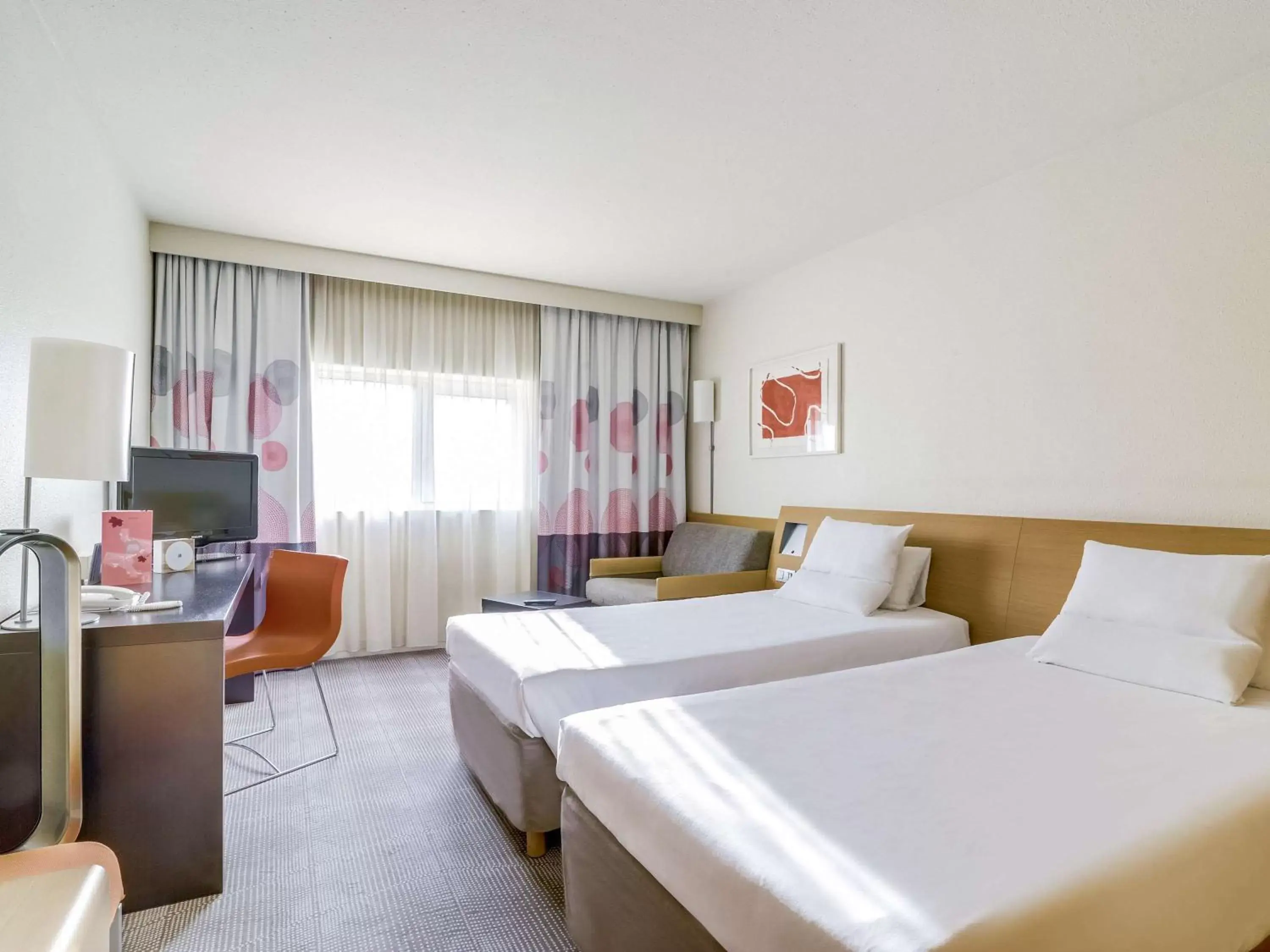 Classic Twin Room with Sofa Bed in Novotel Paris Orly Rungis Aéroport Classic Twin Room with Sofa Bed in Novotel Paris Orly Rungis Aéroport