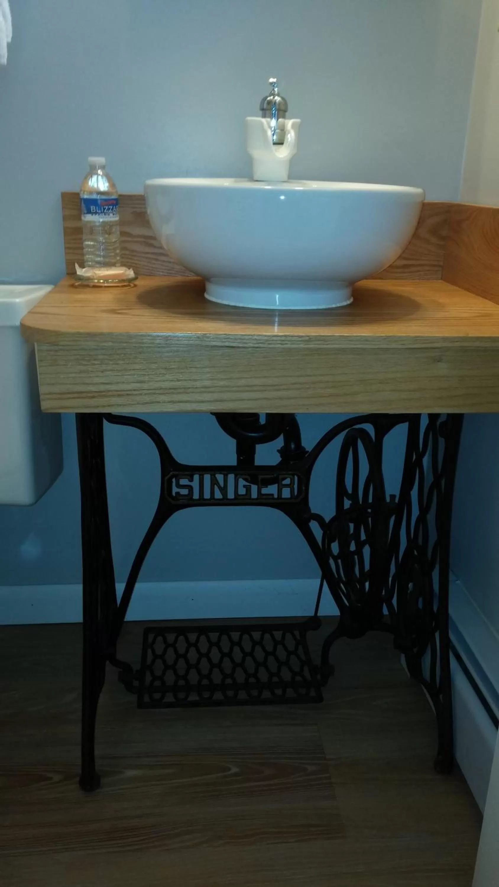 Decorative detail in Harwood Hill Motel