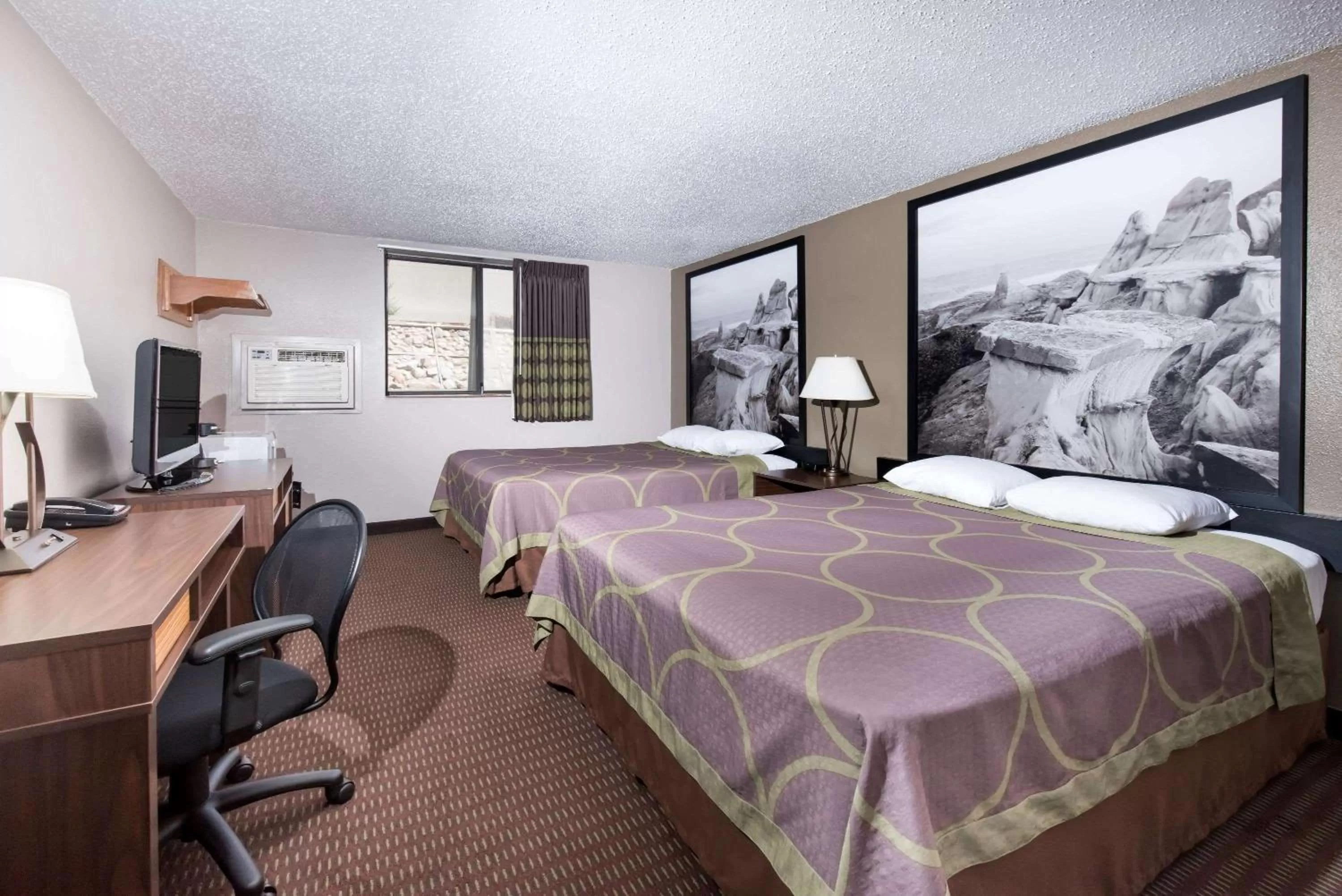 Photo of the whole room, Bed in Super 8 by Wyndham Bismarck