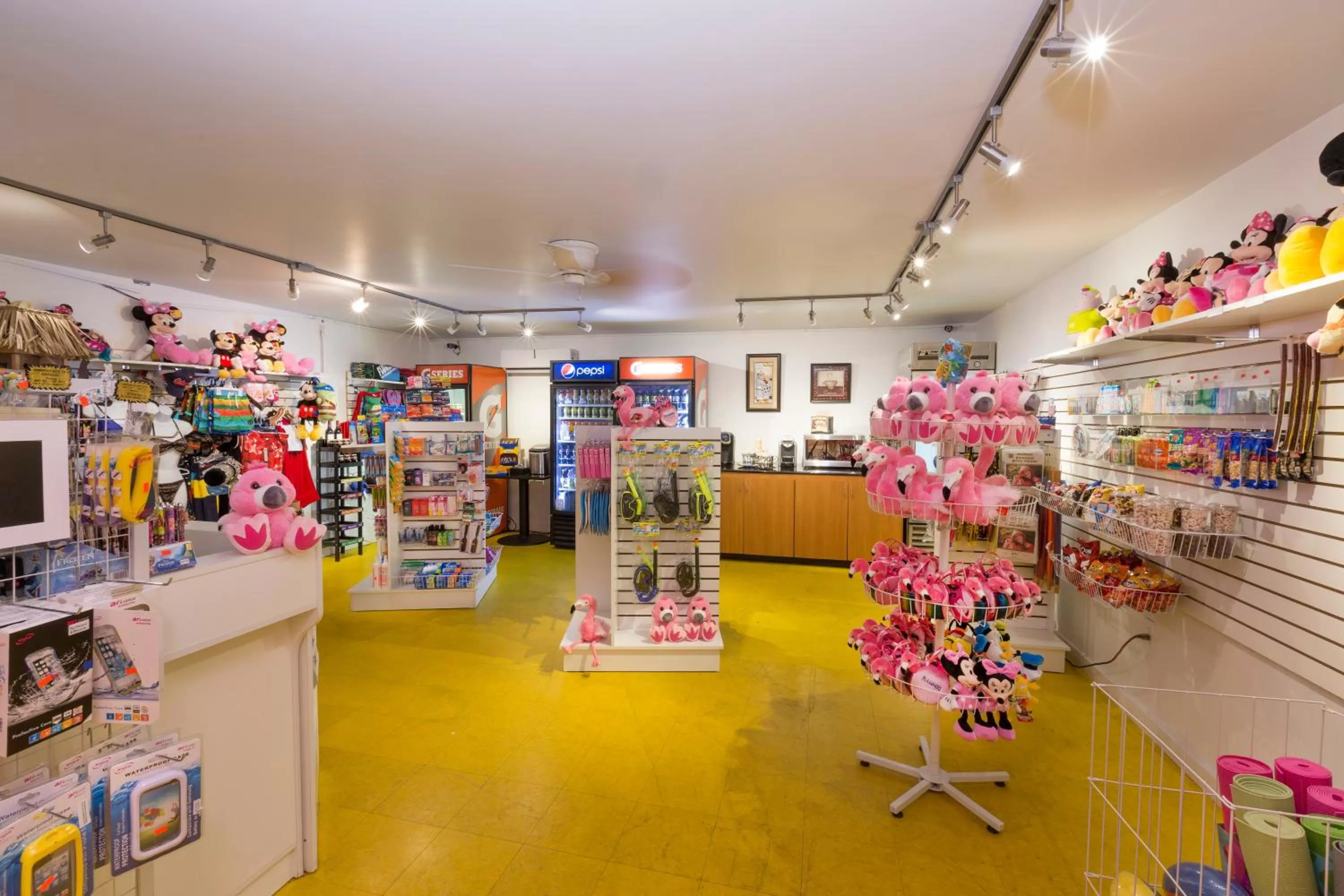 On-site shops in Ramada by Wyndham Flamingo Water Park