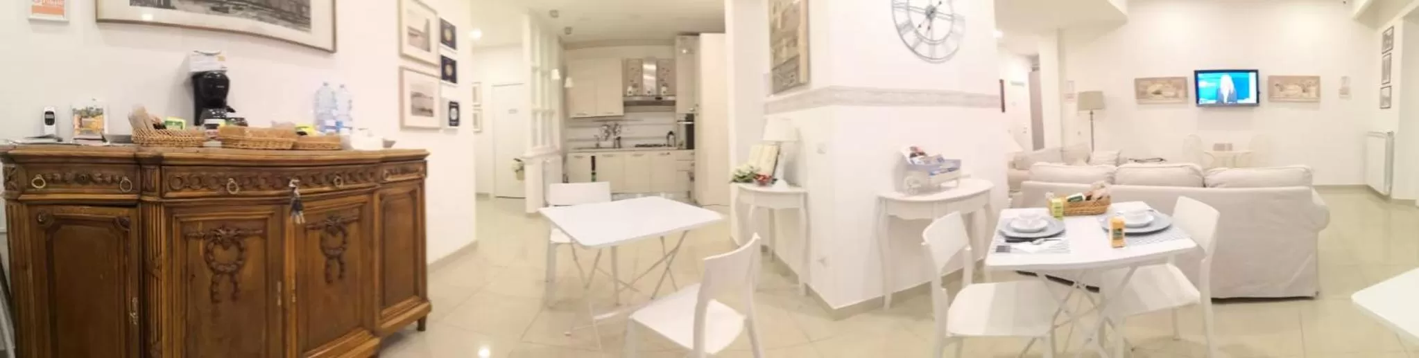 Communal lounge/ TV room in Guantai 30