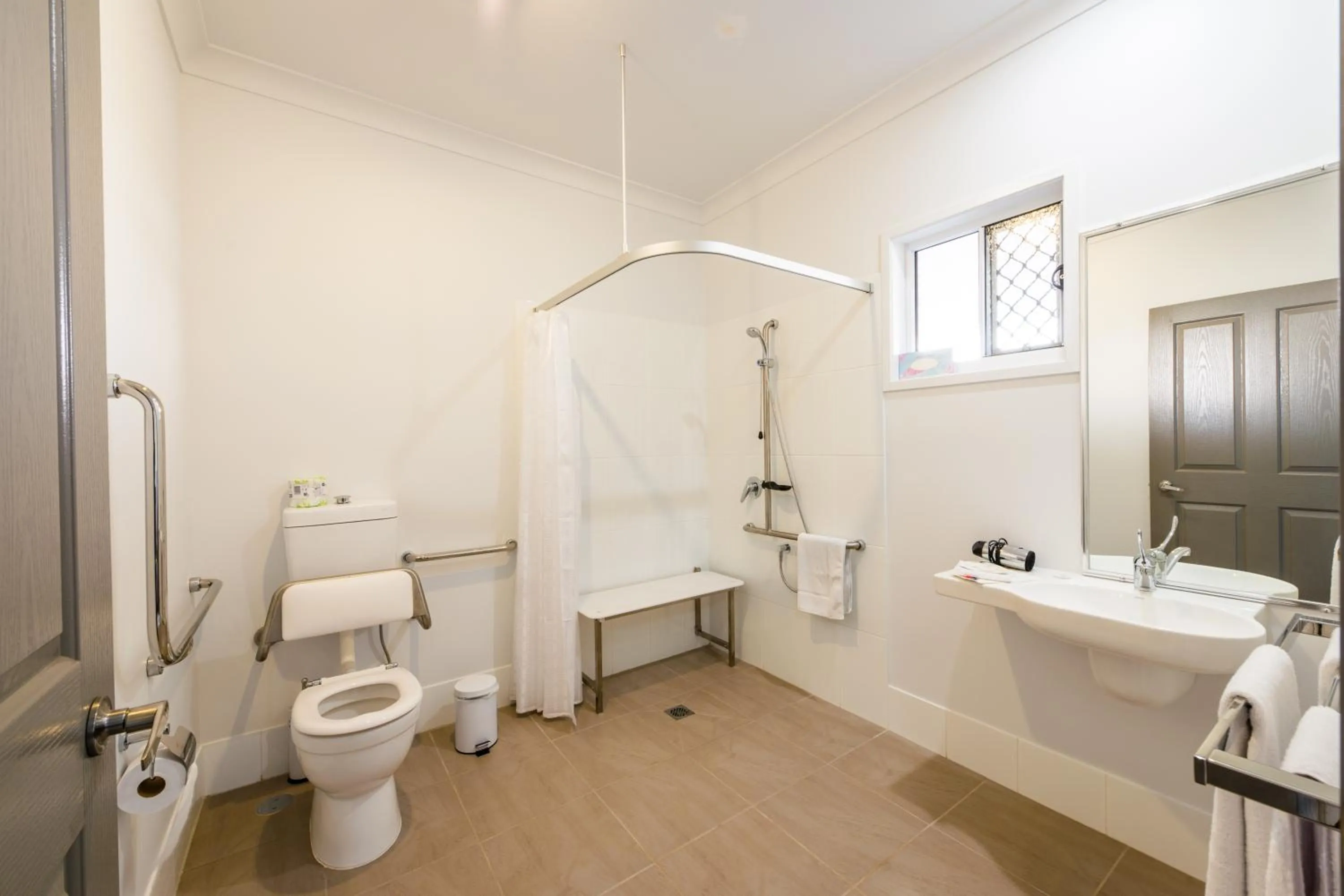 Shower in Athena Motel Apartments