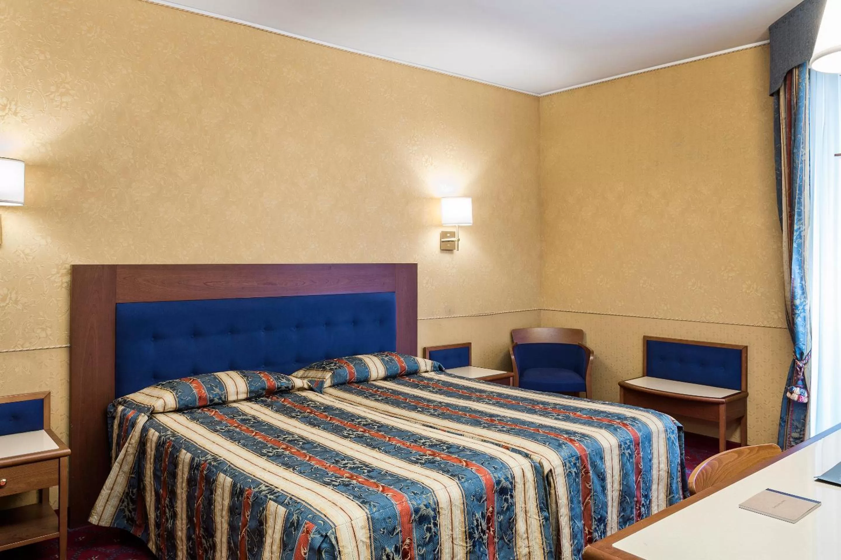 Bed in Hotel Des Etrangers