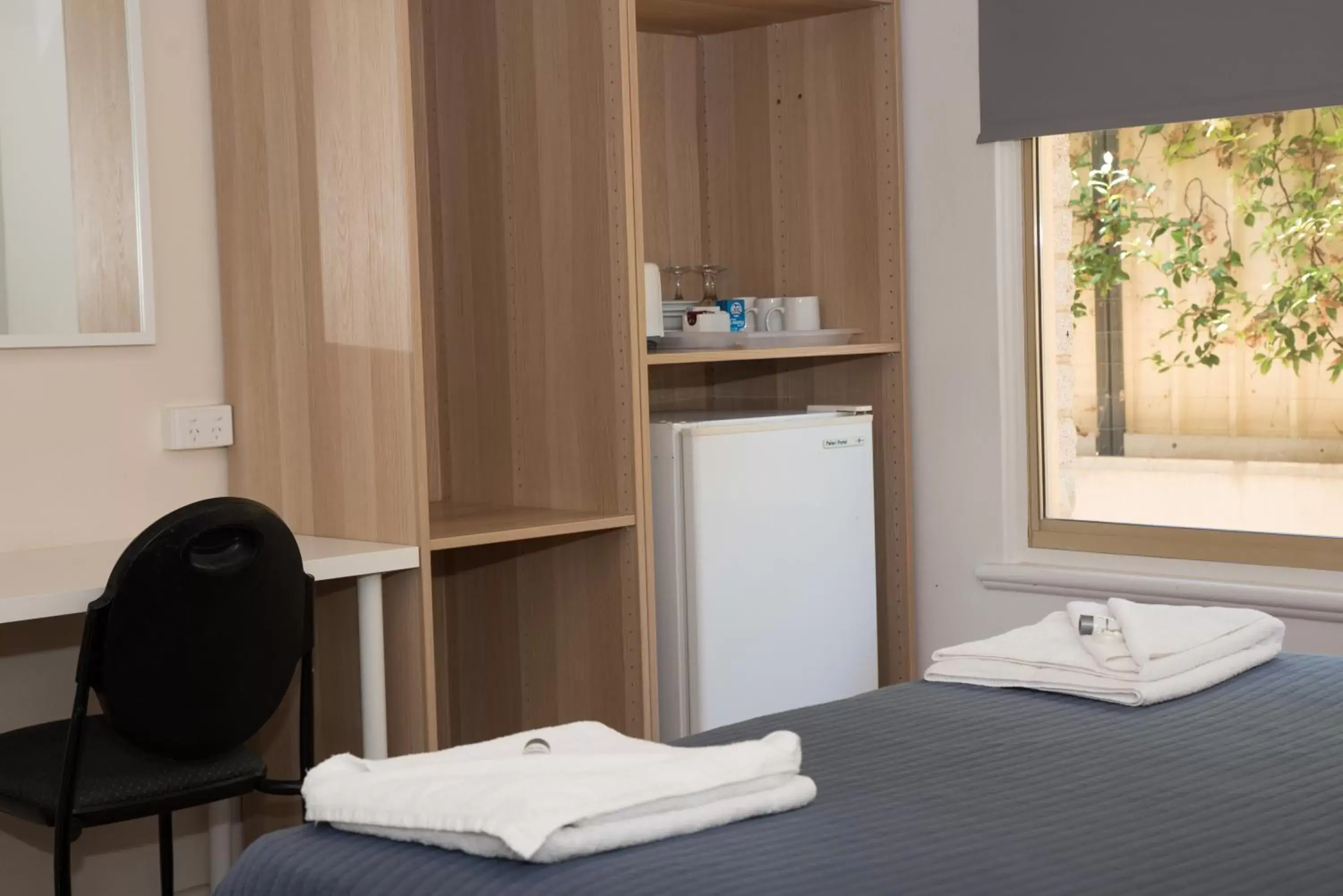 Standard Double or Twin Room in Jurien Bay Hotel Motel Standard Double or Twin Room in Jurien Bay Hotel Motel