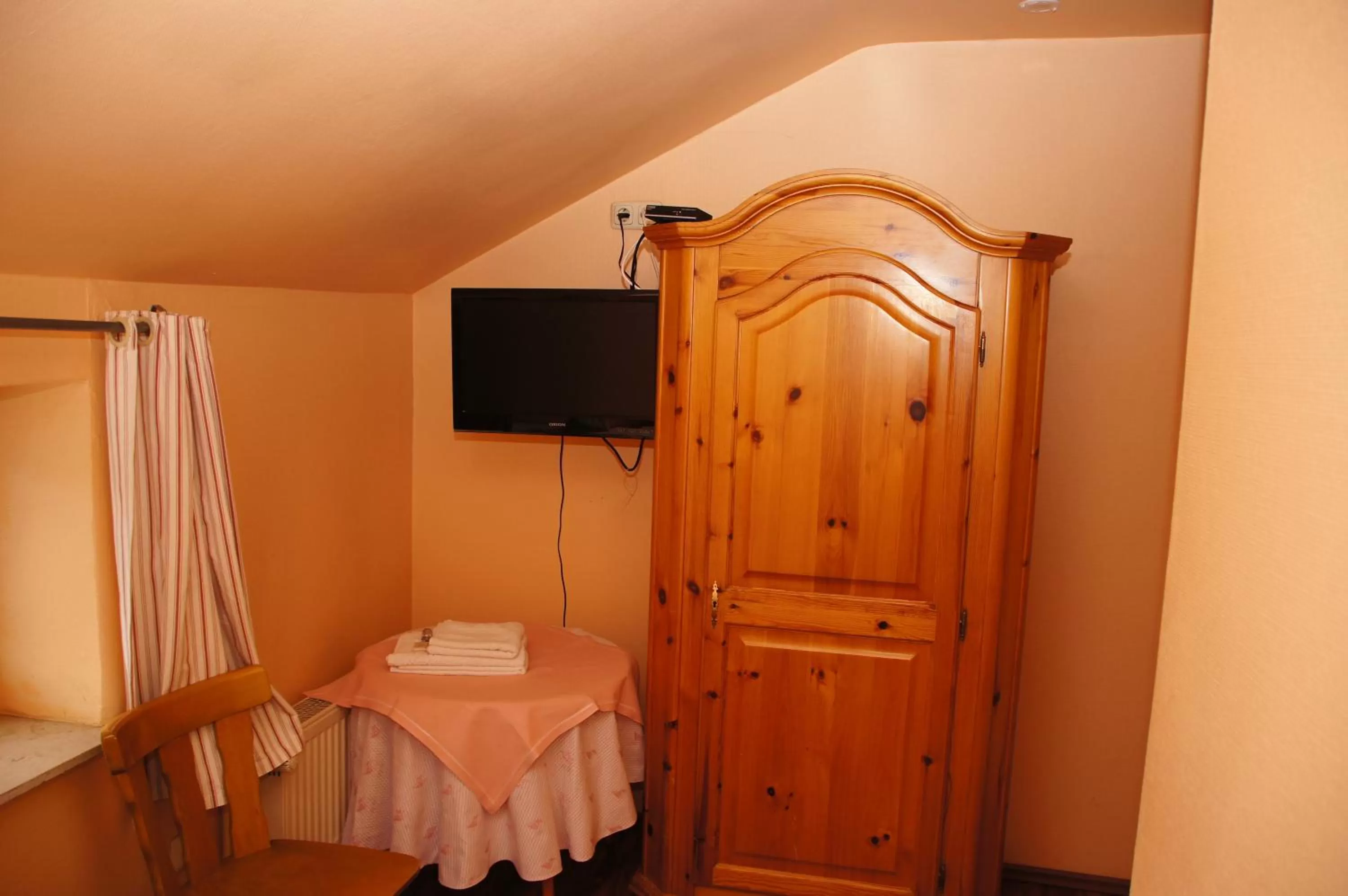 TV and multimedia, Bed in Hotel Paseo