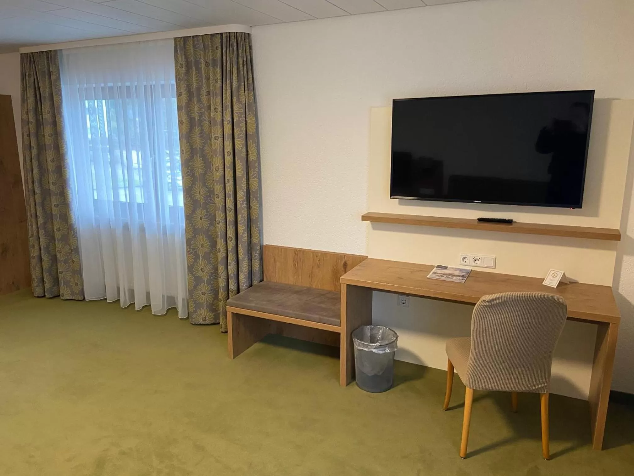 TV/Entertainment Center in Gasthaus Hotel Kranz