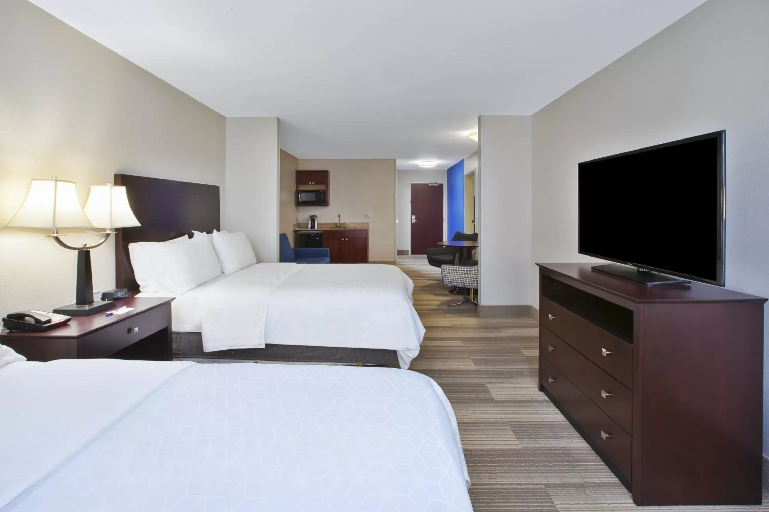 Photo of the whole room, Bed in Holiday Inn Express Niles by IHG