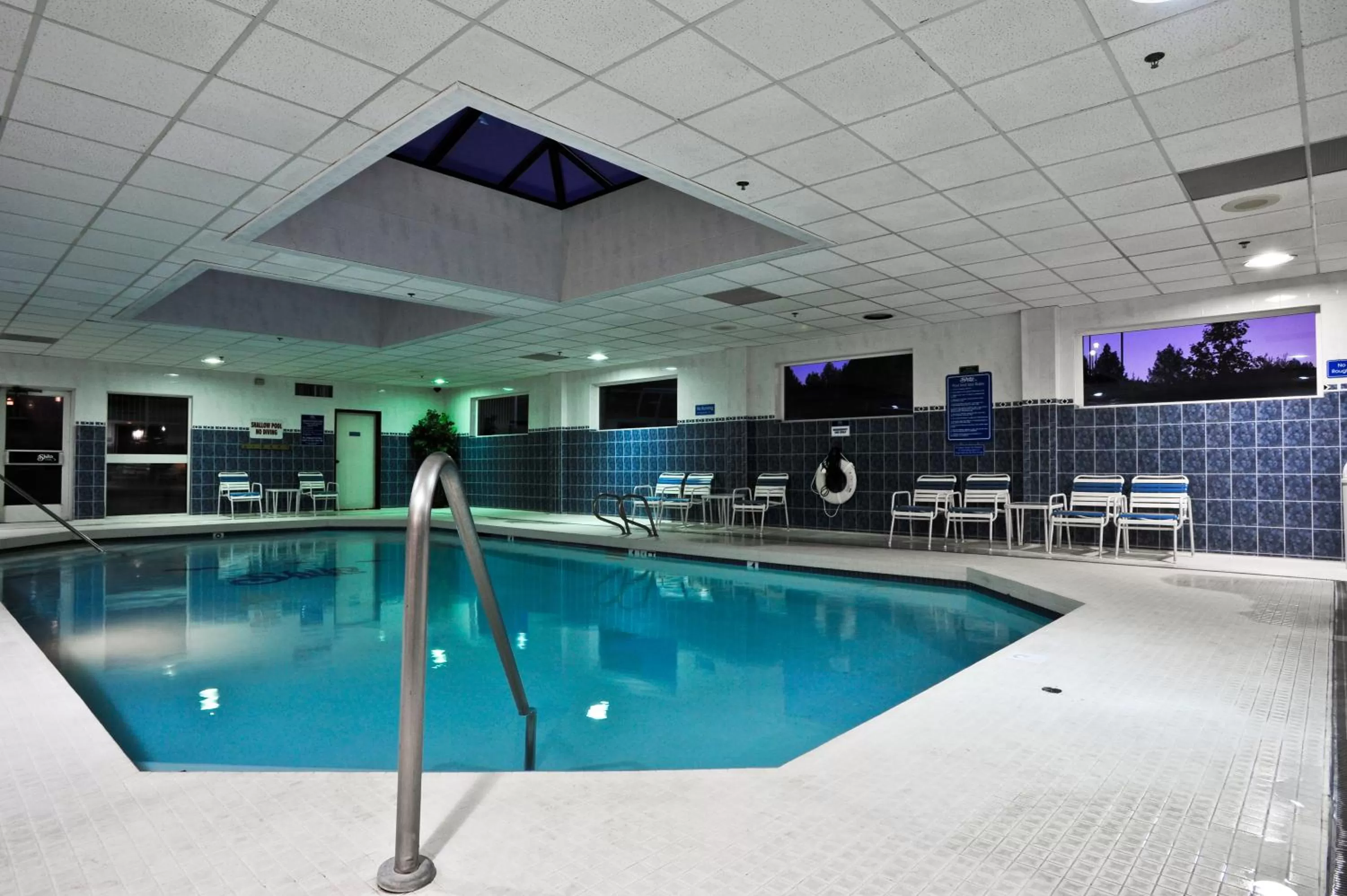 Swimming pool in Shilo Inn Klamath Falls
