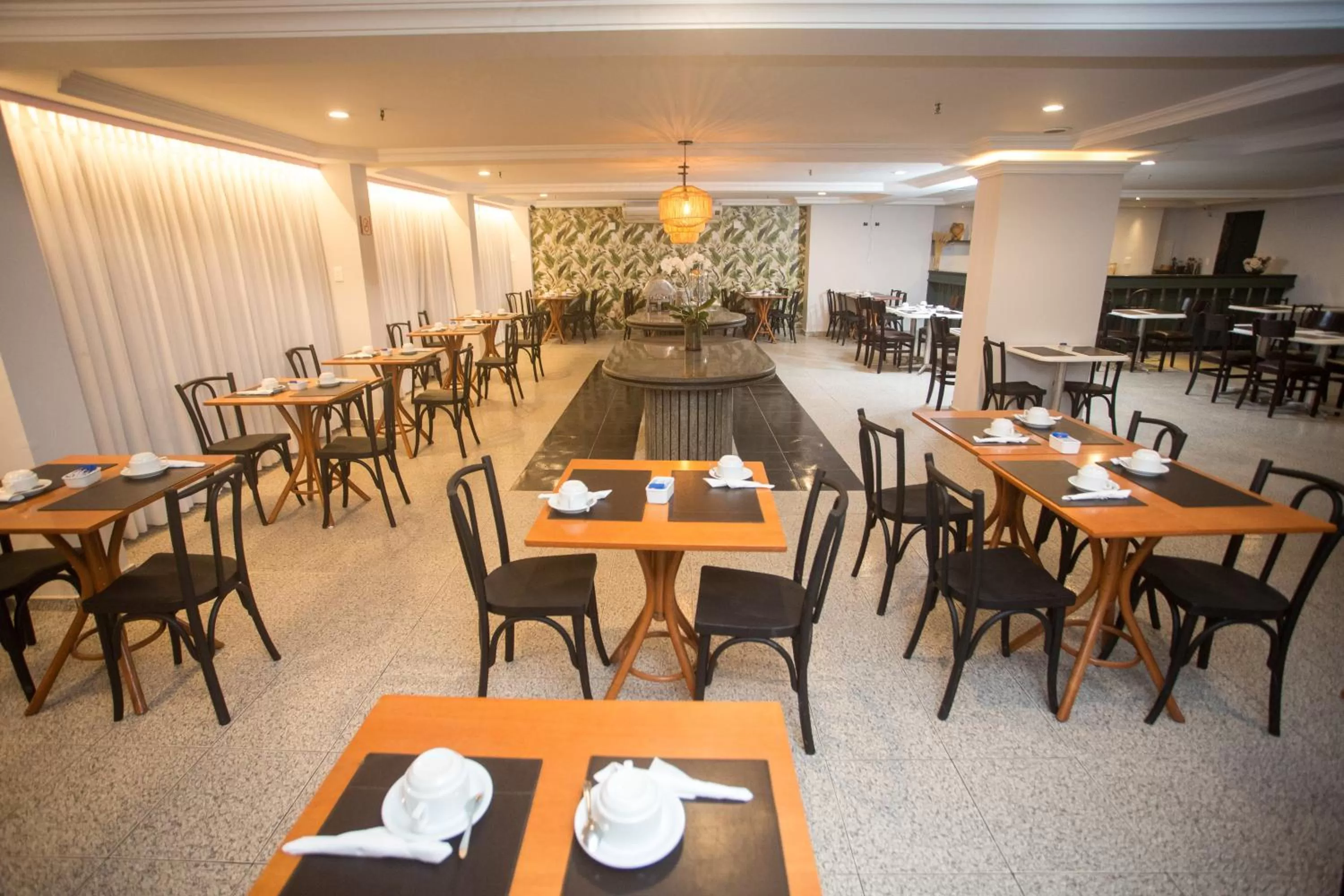 Restaurant/places to eat in Regency Copacabana Hotel