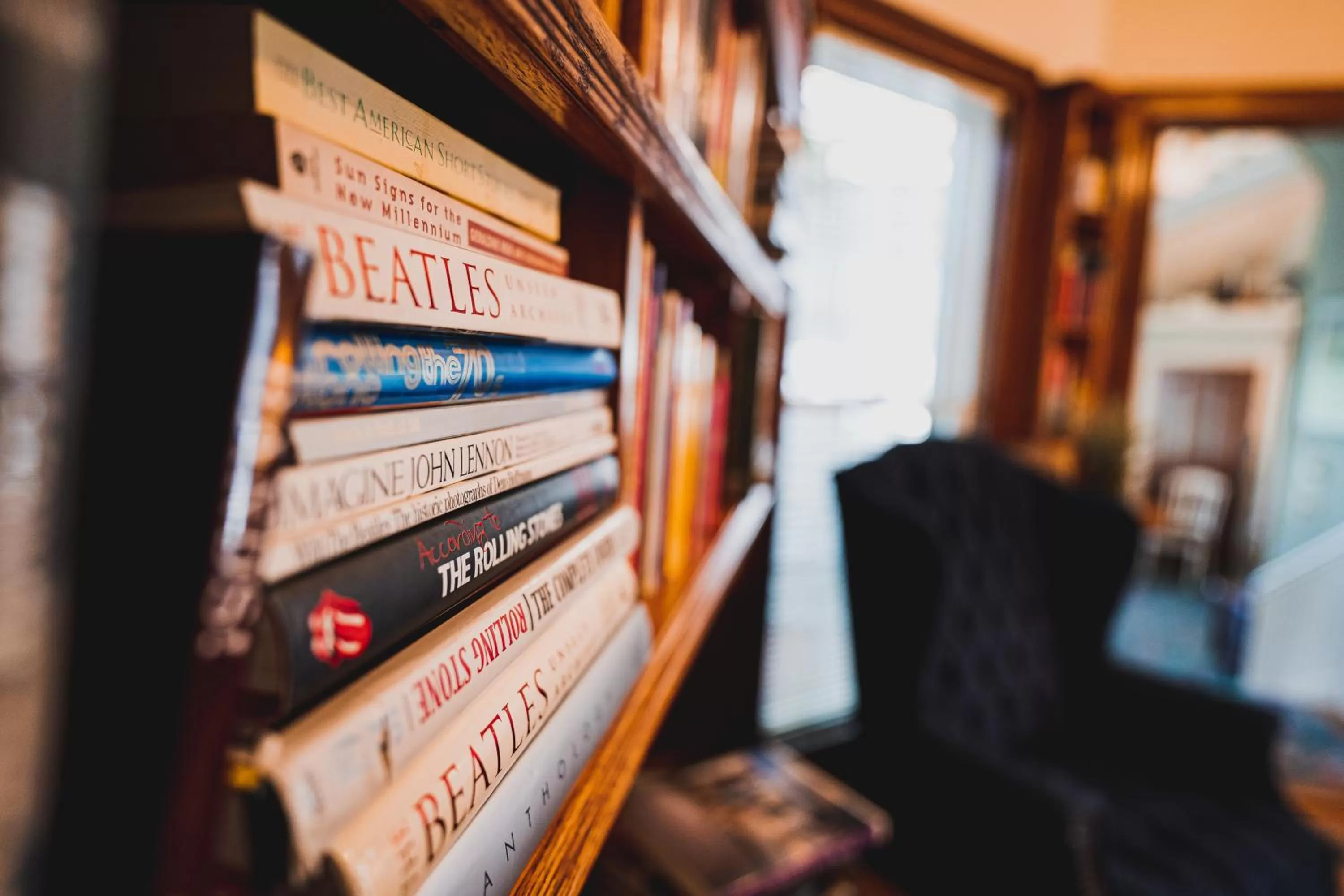 Library in Yelton Manor Bed and Breakfast