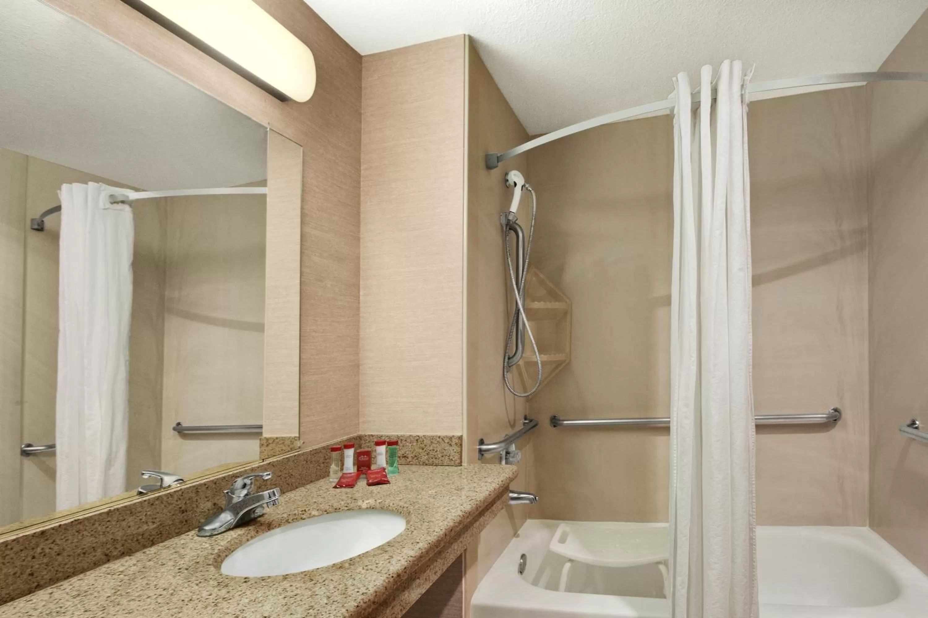 Executive King Room - Non-Smoking in Ramada by Wyndham Tukwila Southcenter