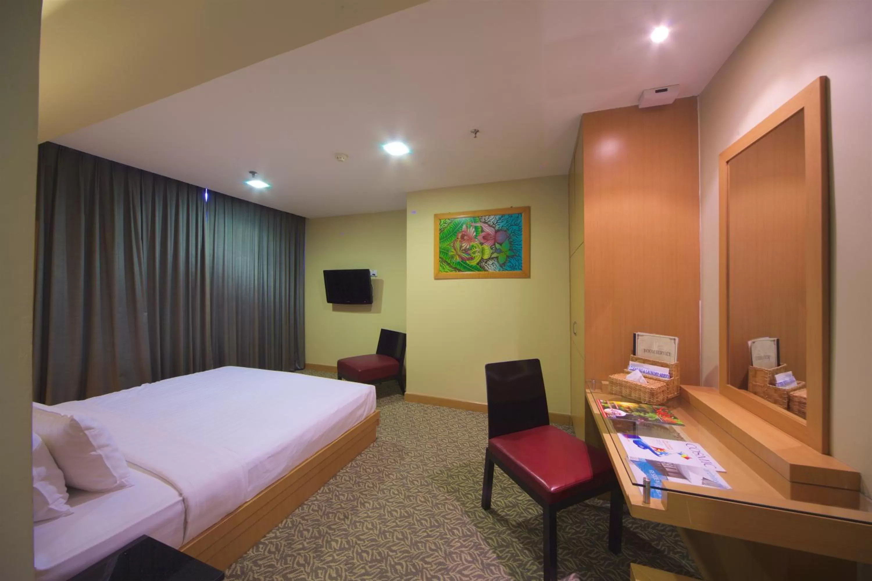 Bedroom, Bed in Kinabalu Daya Hotel