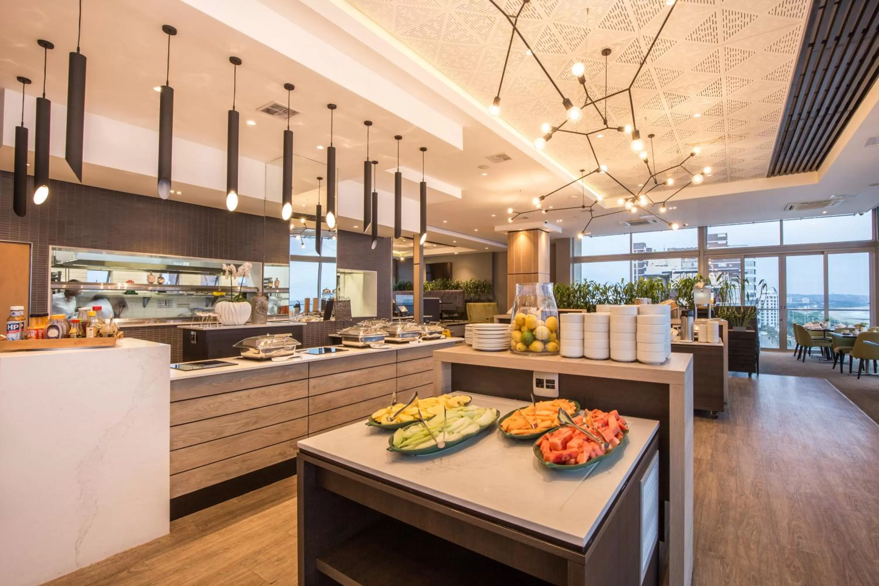 Restaurant/places to eat in Belaire Suites Hotel