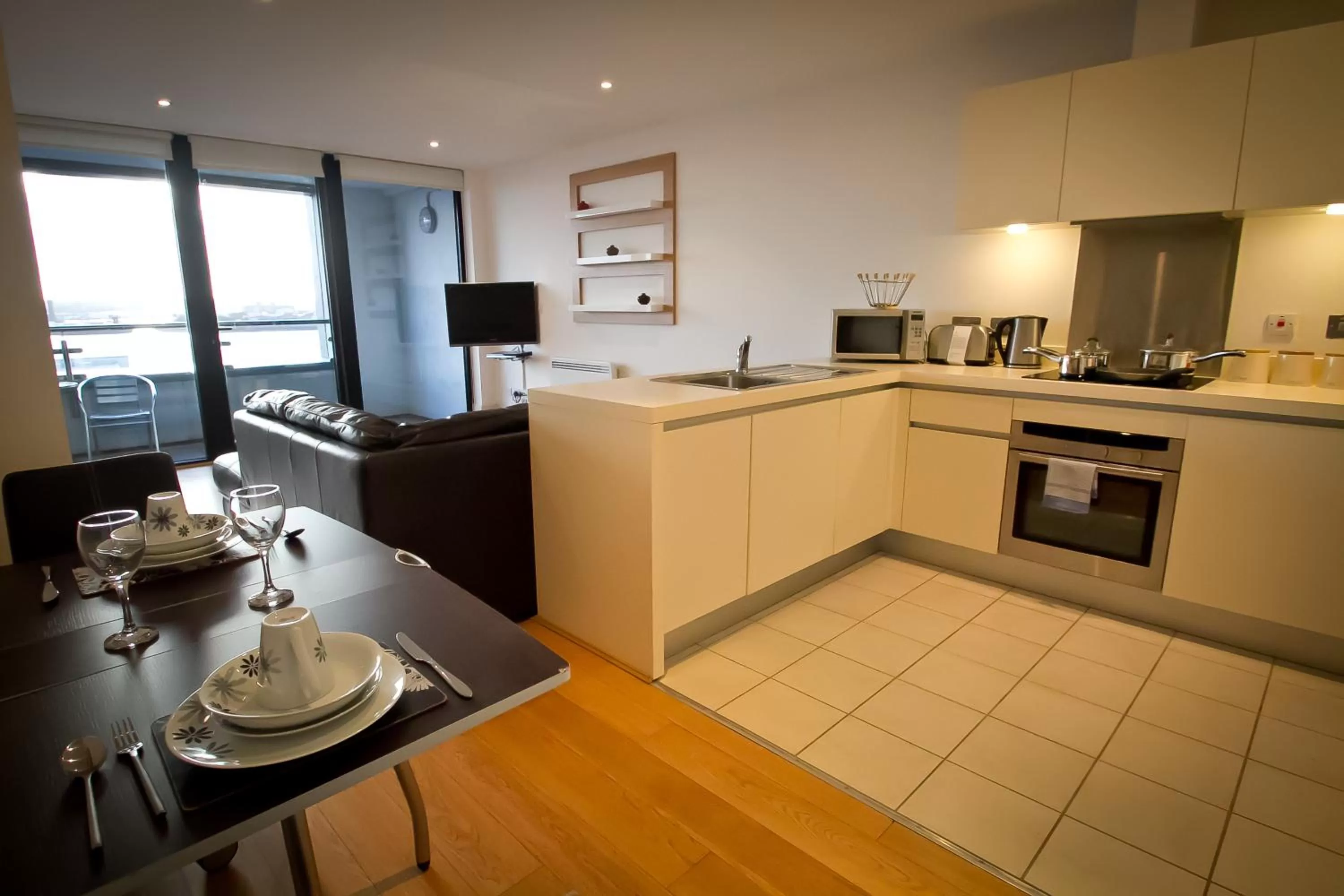 Kitchen or kitchenette in Merchant Quarters Apartments